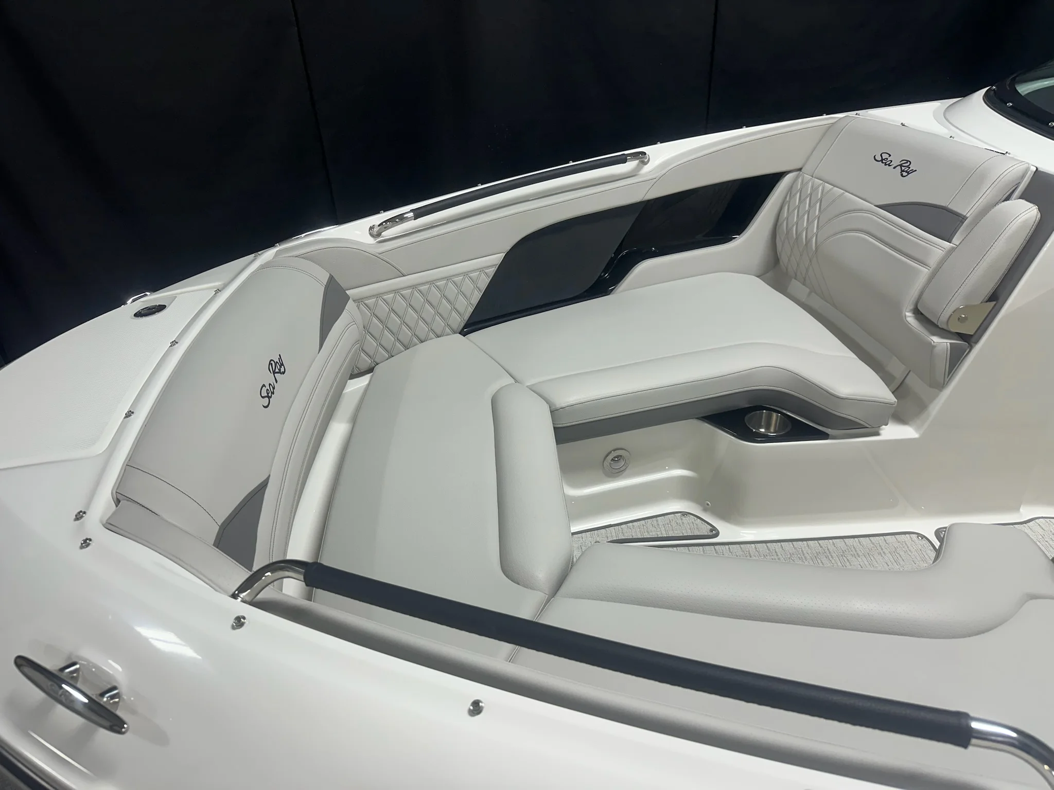 2026 Sea Ray SLX 260 Image Thumbnail #3