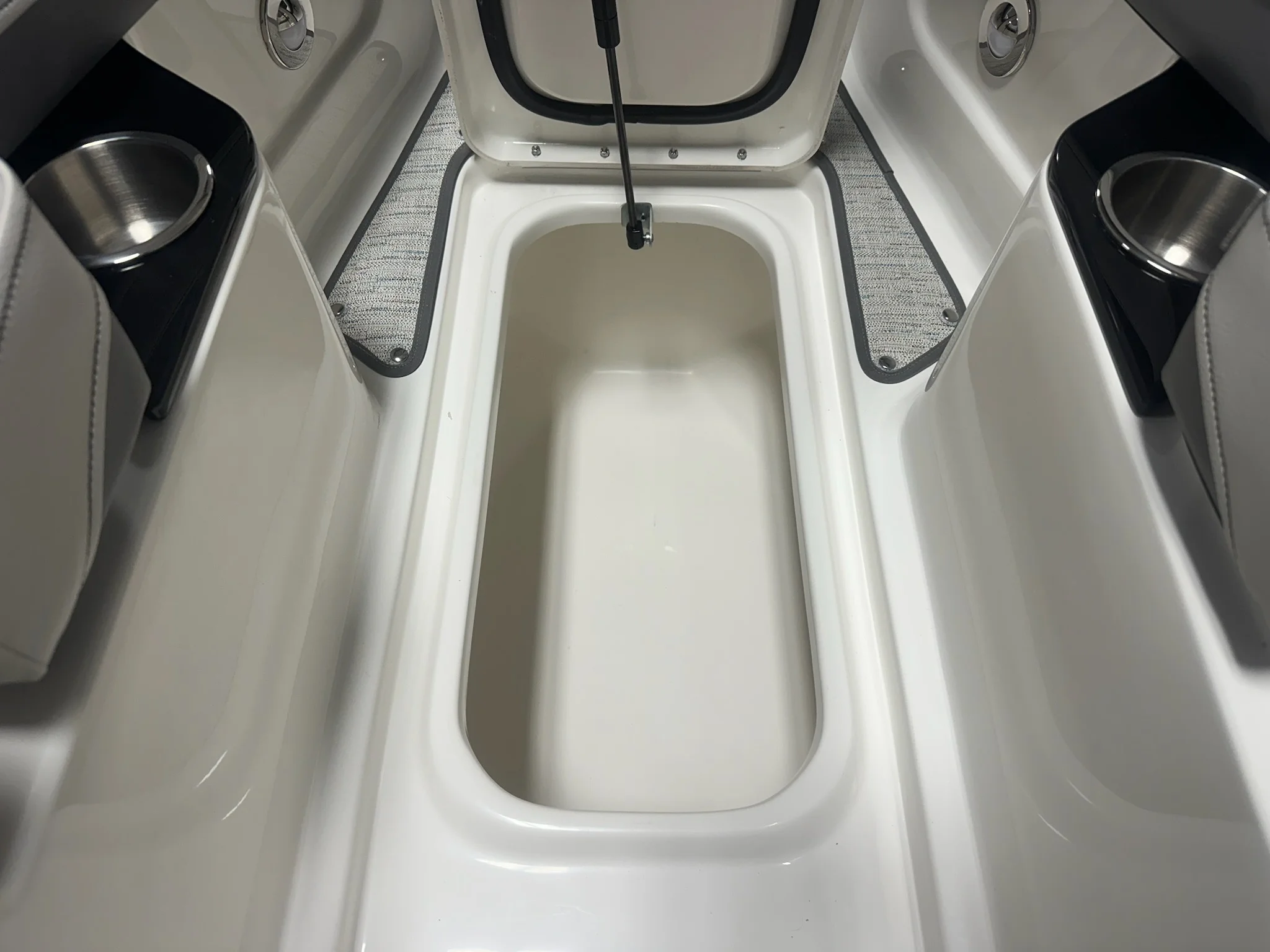 2026 Sea Ray SLX 260 Image Thumbnail #83