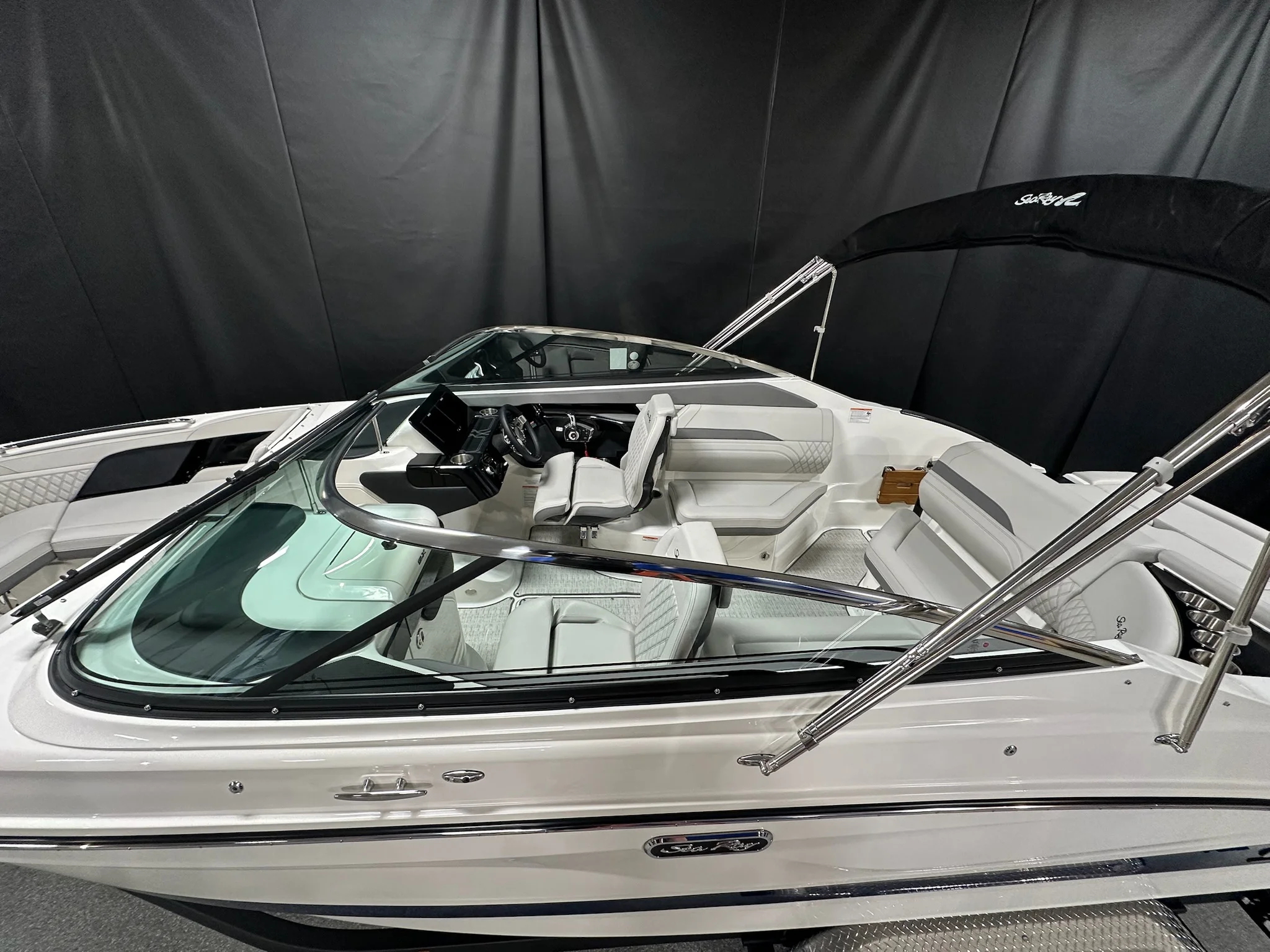 2026 Sea Ray SLX 260 Image Thumbnail #2