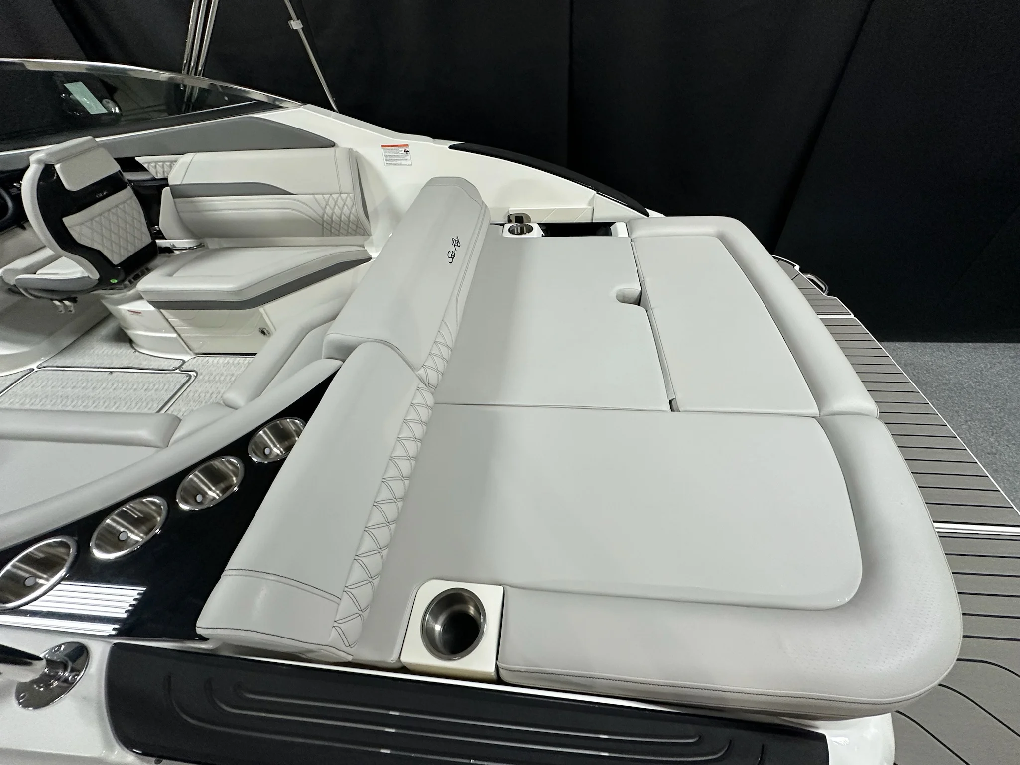 2026 Sea Ray SLX 260 Image Thumbnail #9