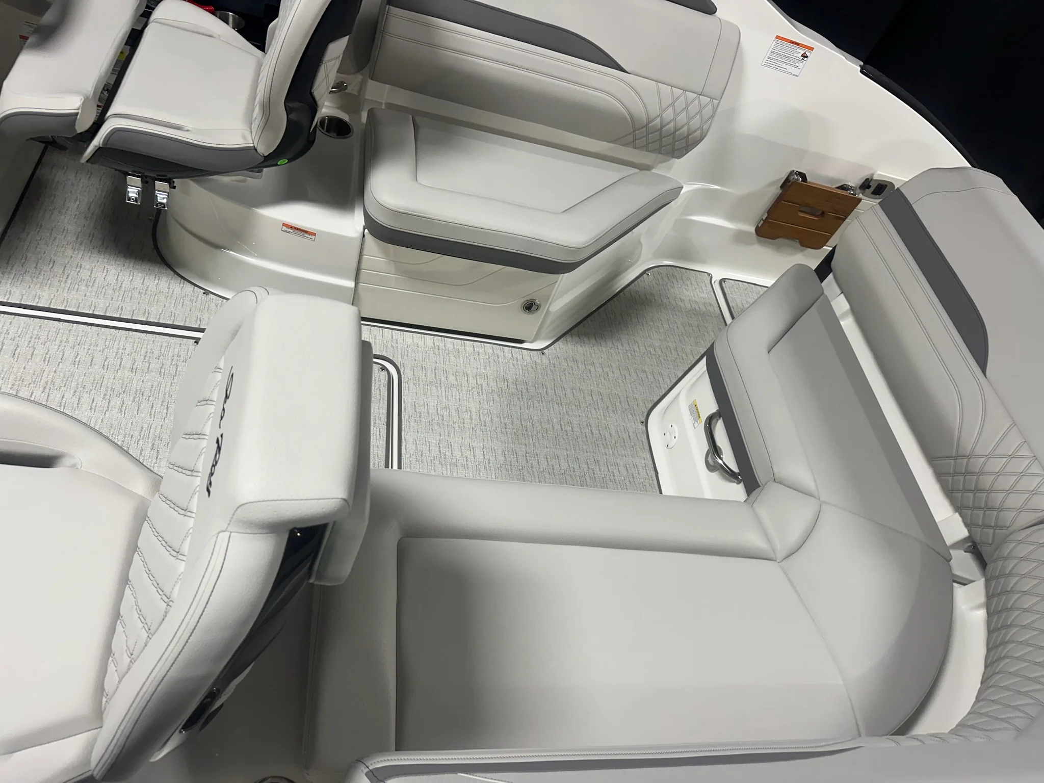 2026 Sea Ray SLX 260 Image Thumbnail #8