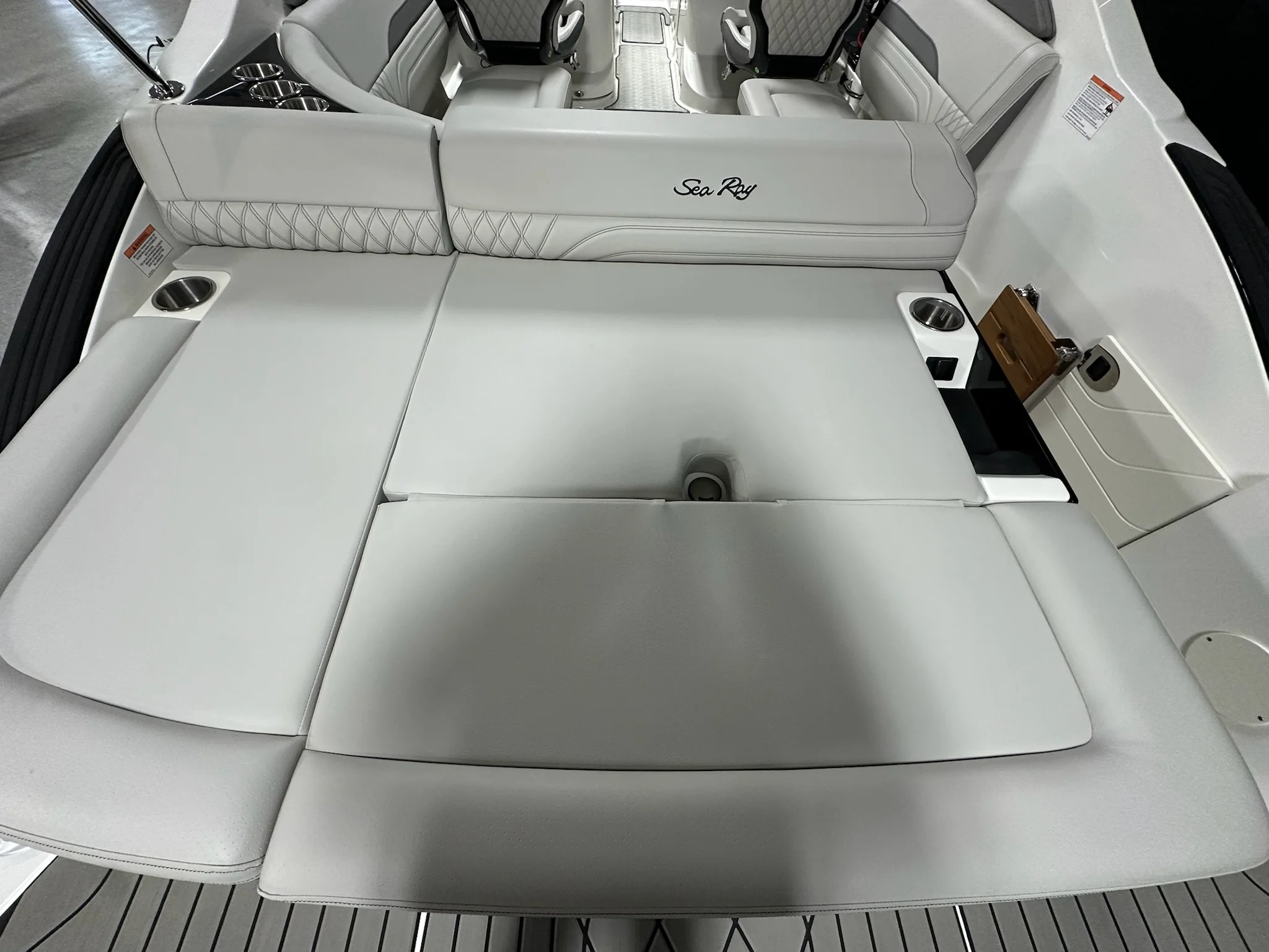 2026 Sea Ray SLX 260 Image Thumbnail #17