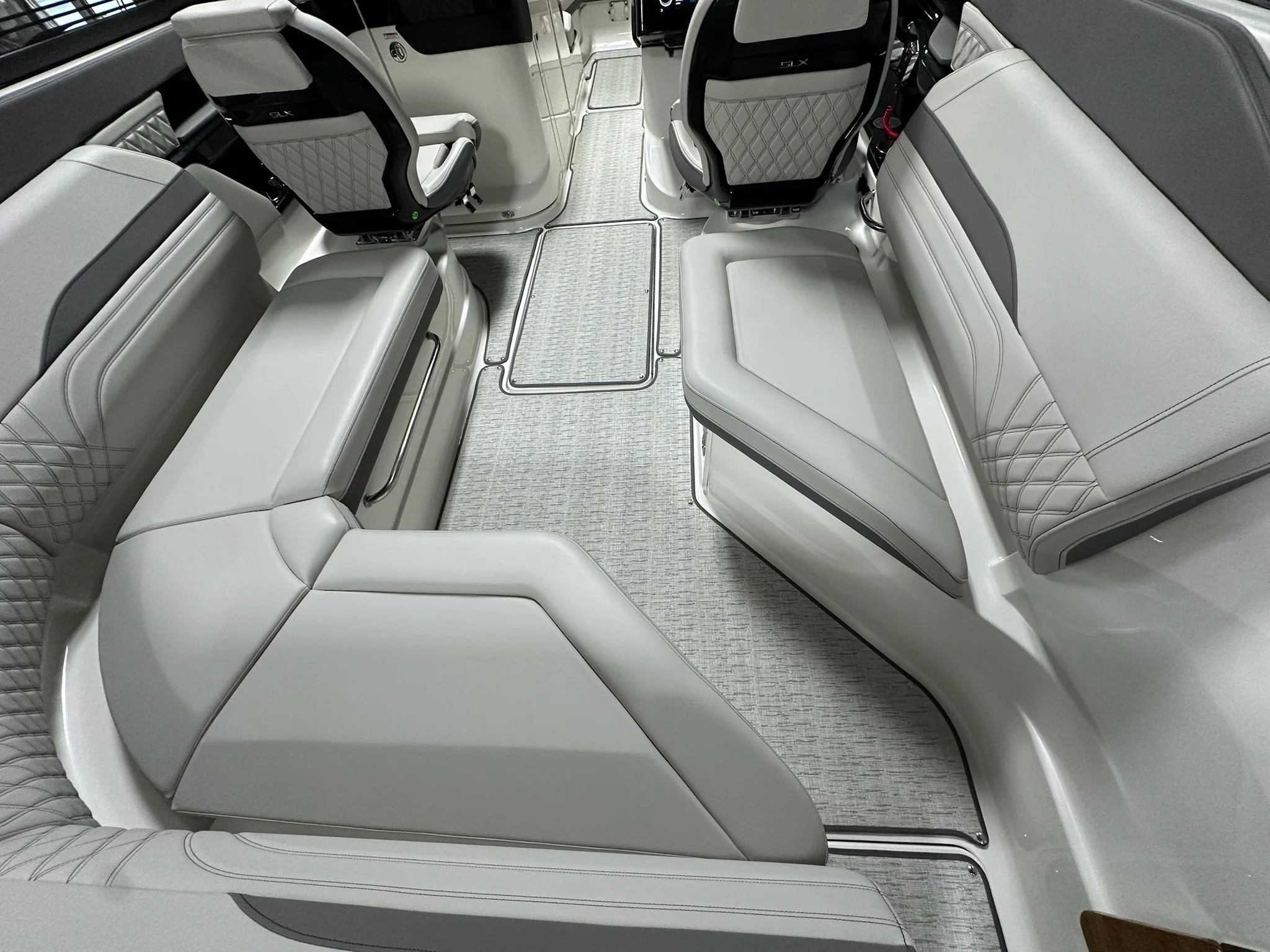 2026 Sea Ray SLX 260 Image Thumbnail #35