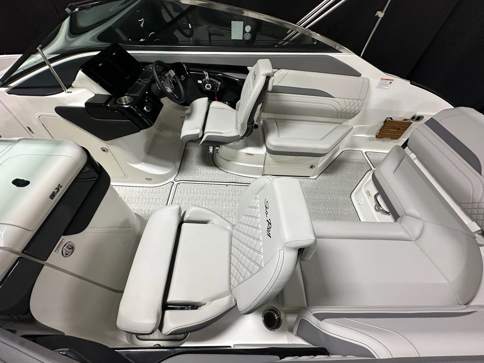 2026 Sea Ray SLX 260 Image Thumbnail #7