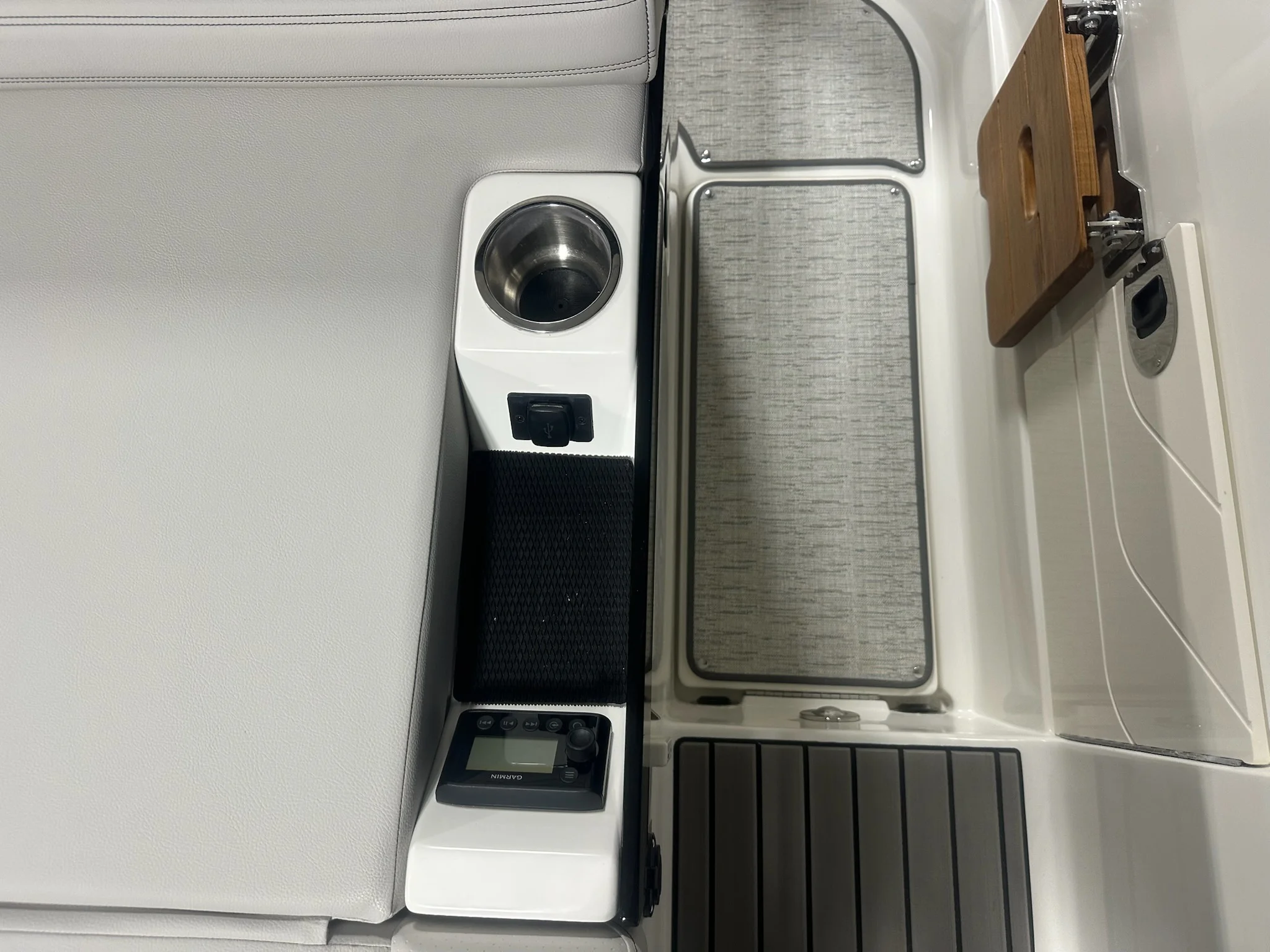 2026 Sea Ray SLX 260 Image Thumbnail #27