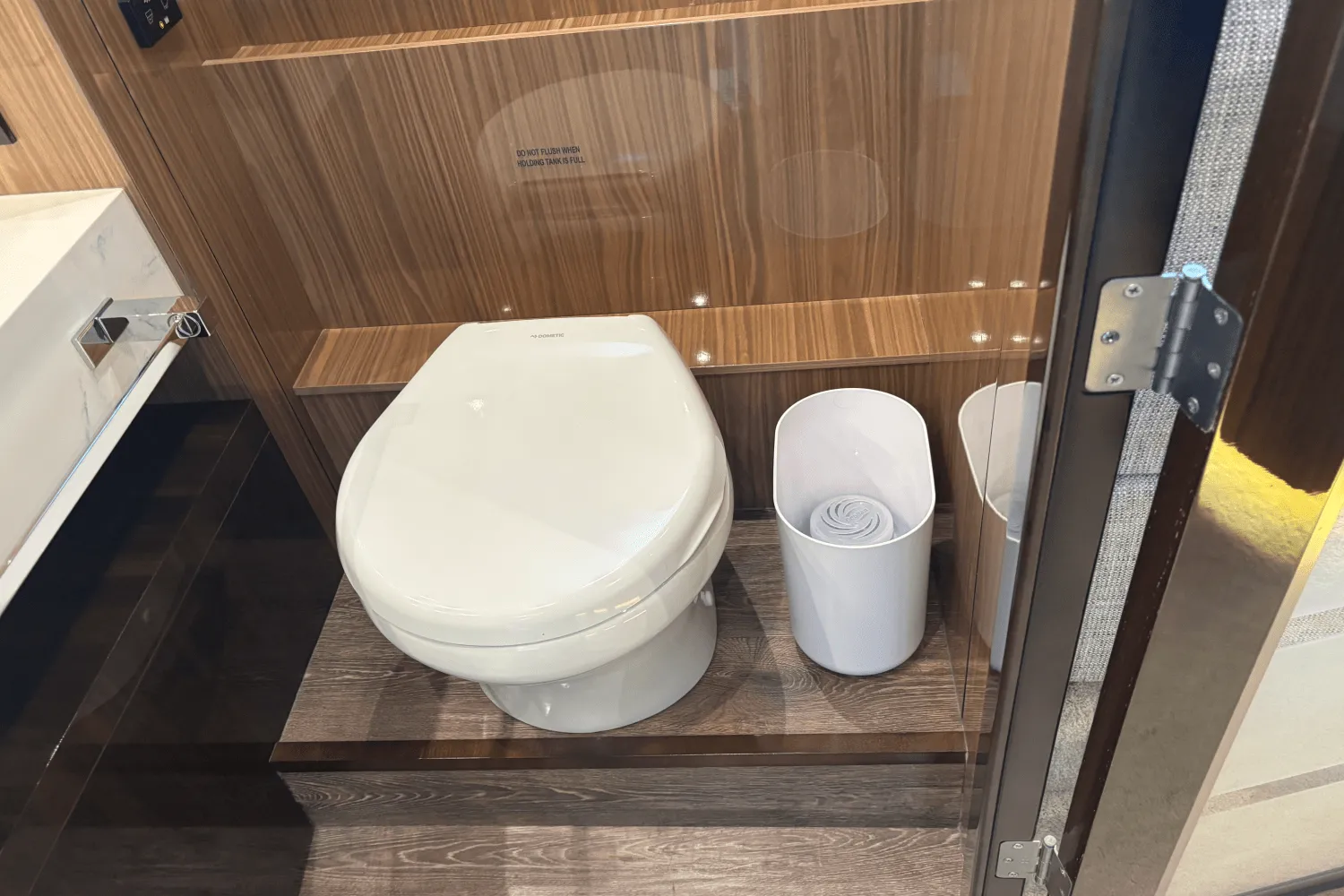 2024 Cruisers Yachts 60 CANTIUS Image Thumbnail #55