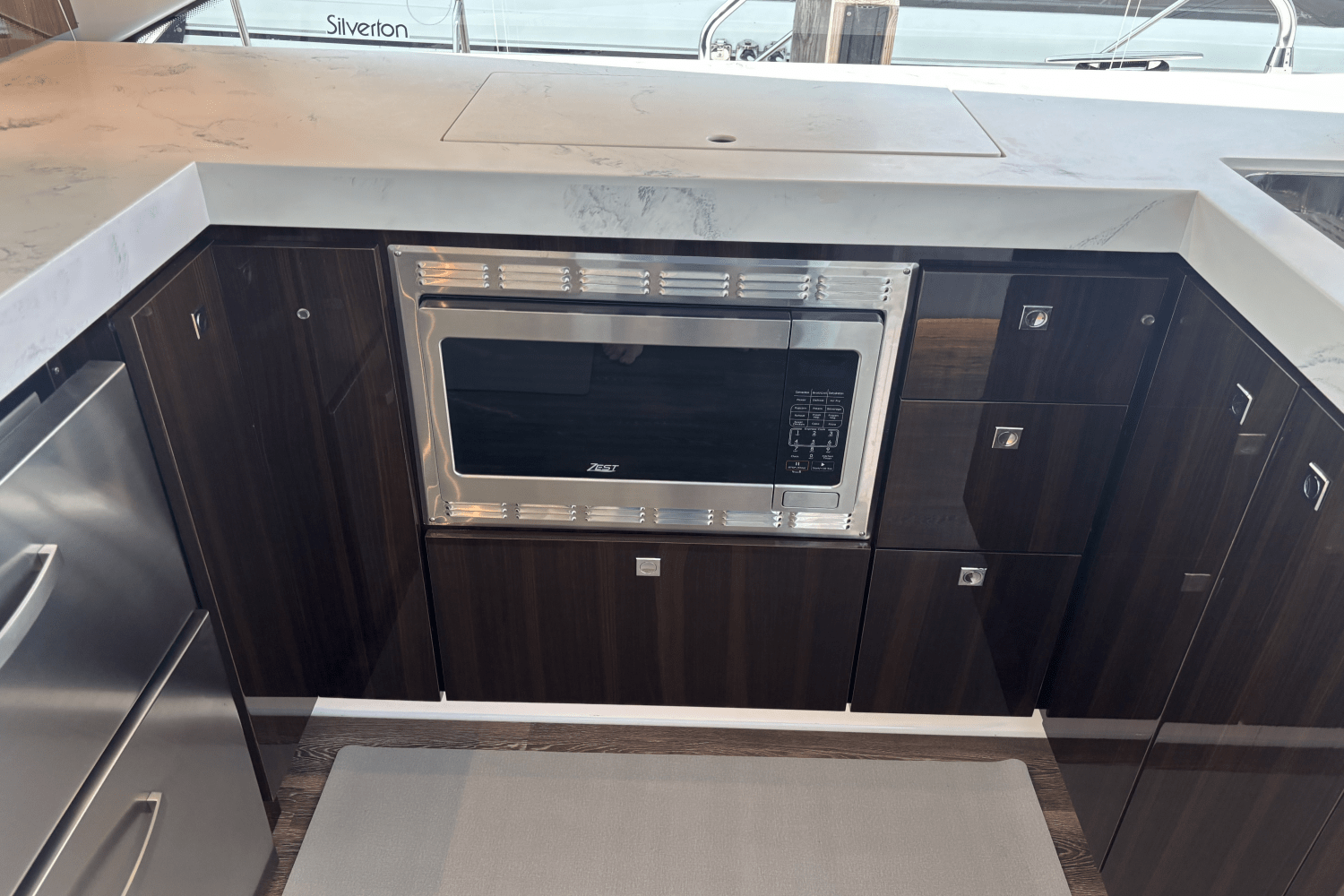 2024 Cruisers Yachts 60 CANTIUS Image Thumbnail #12
