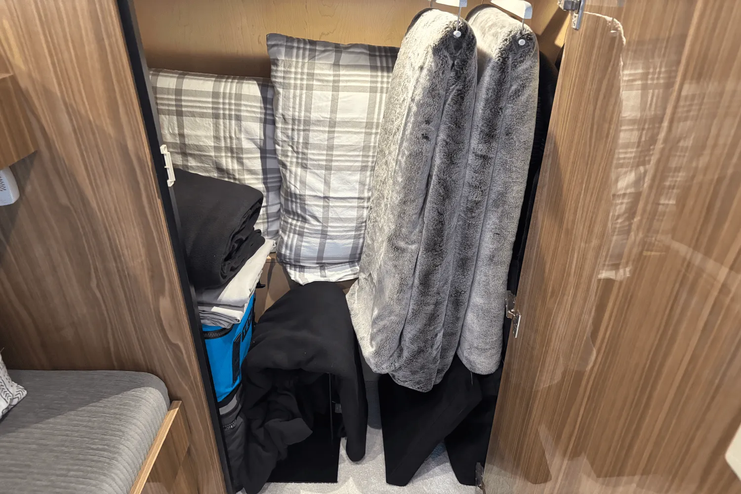 2024 Cruisers Yachts 60 CANTIUS Image Thumbnail #34