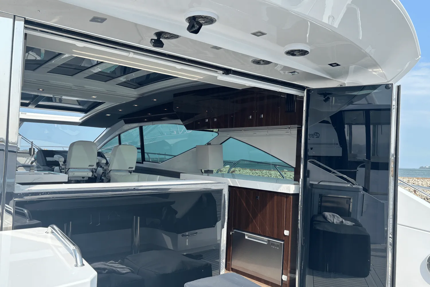 2024 Cruisers Yachts 60 CANTIUS Image Thumbnail #10