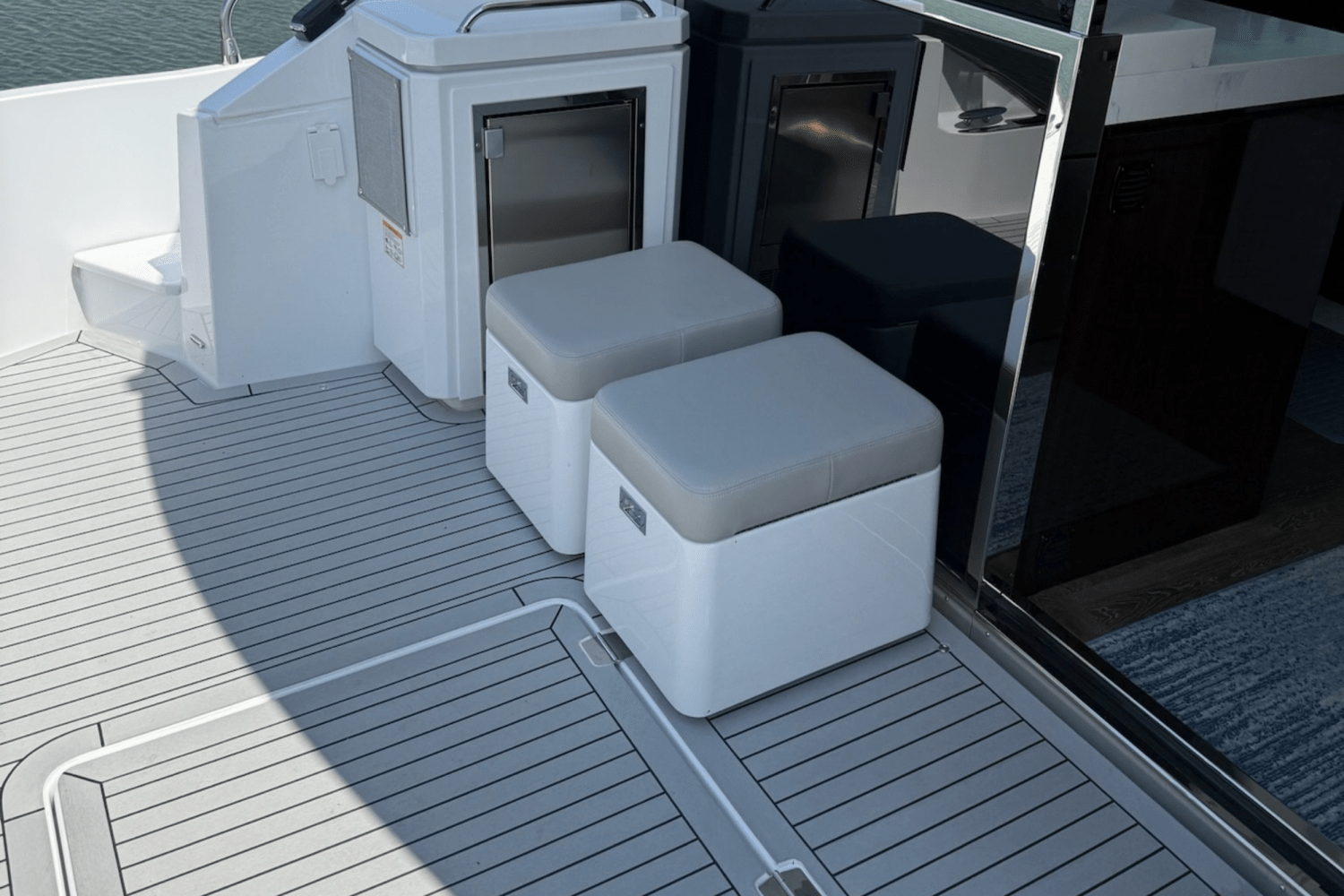 2024 Cruisers Yachts 60 CANTIUS Image Thumbnail #9