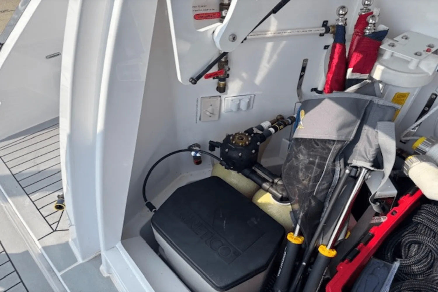 2024 Cruisers Yachts 60 CANTIUS Image Thumbnail #7