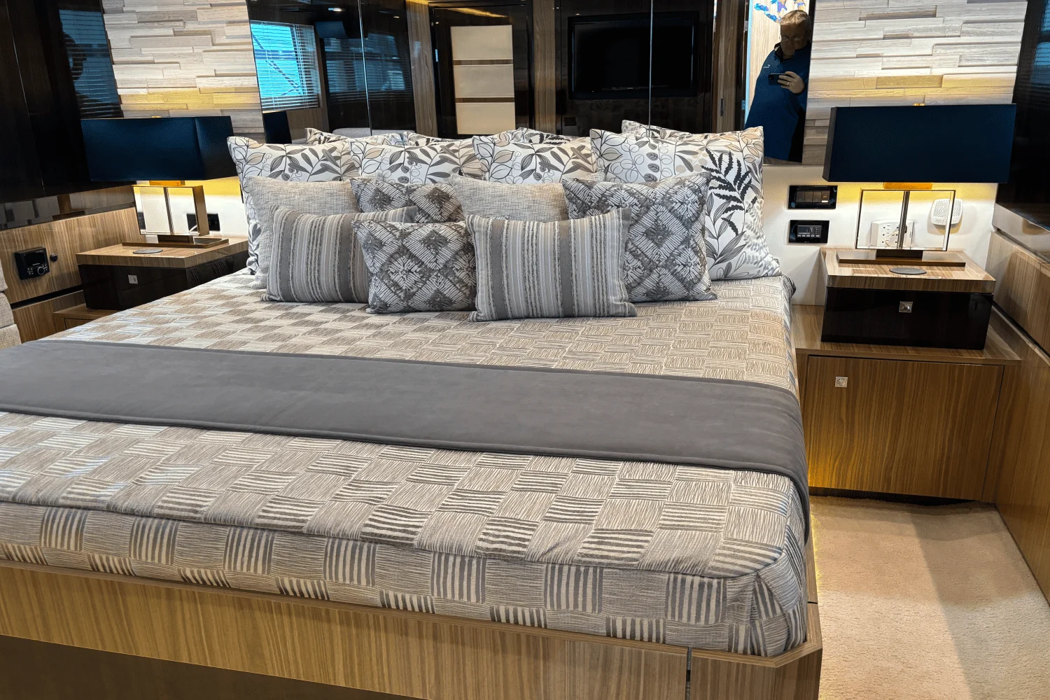 2024 Cruisers Yachts 60 CANTIUS Image Thumbnail #48