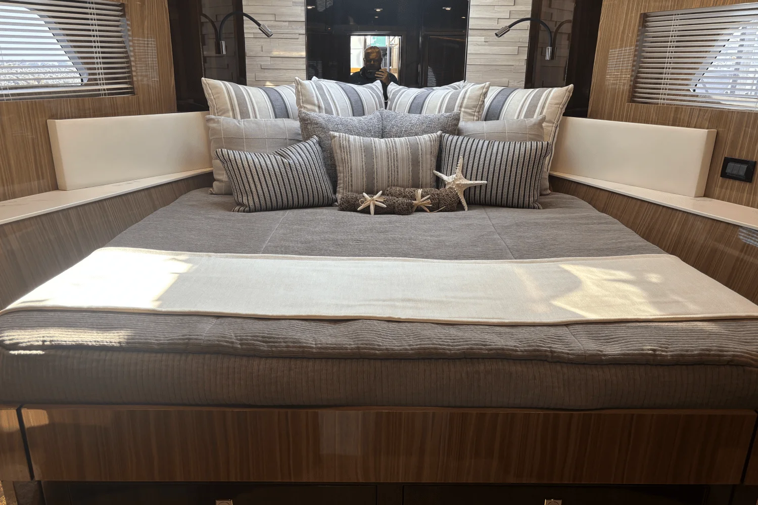 2024 Cruisers Yachts 60 CANTIUS Image Thumbnail #37