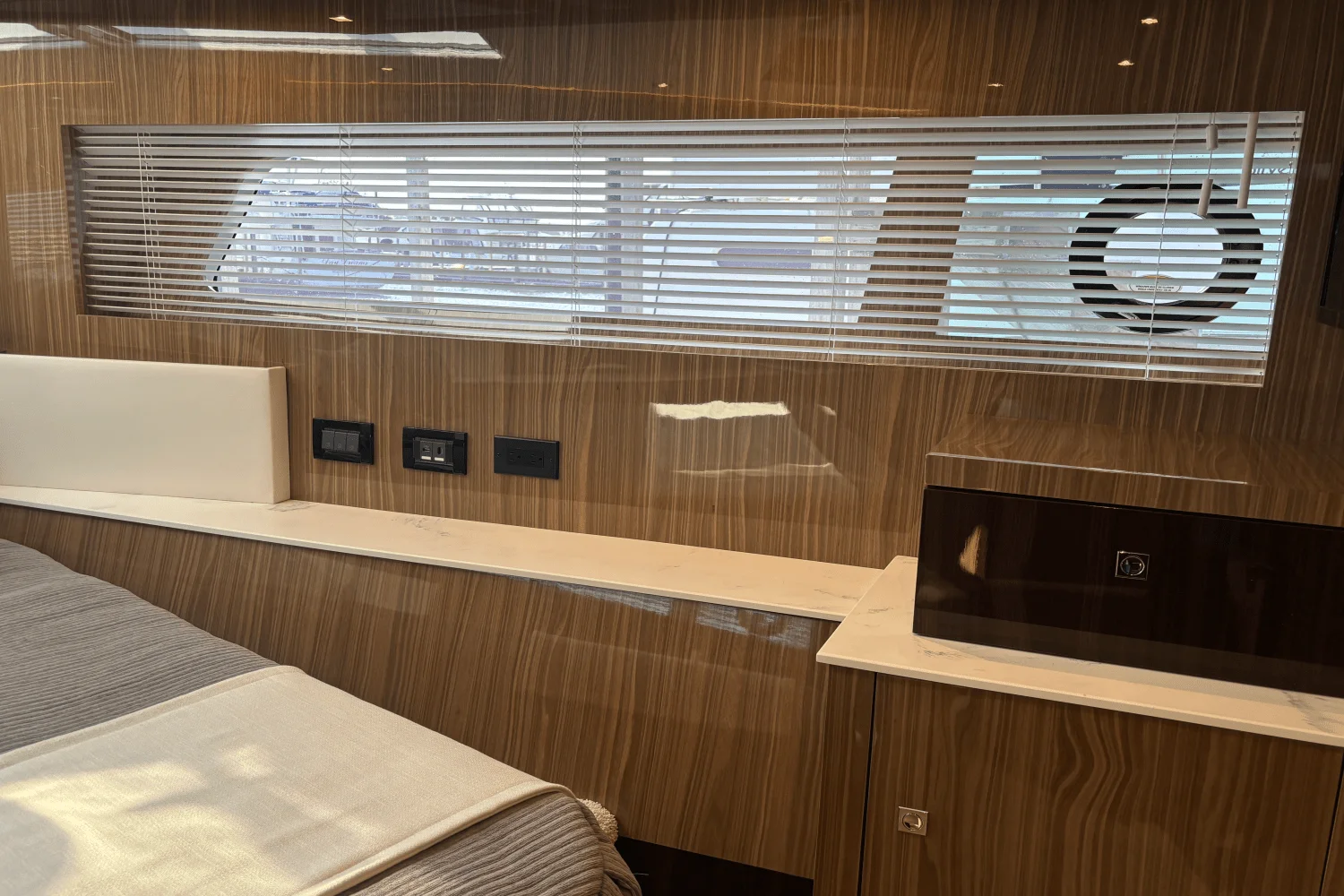 2024 Cruisers Yachts 60 CANTIUS Image Thumbnail #38