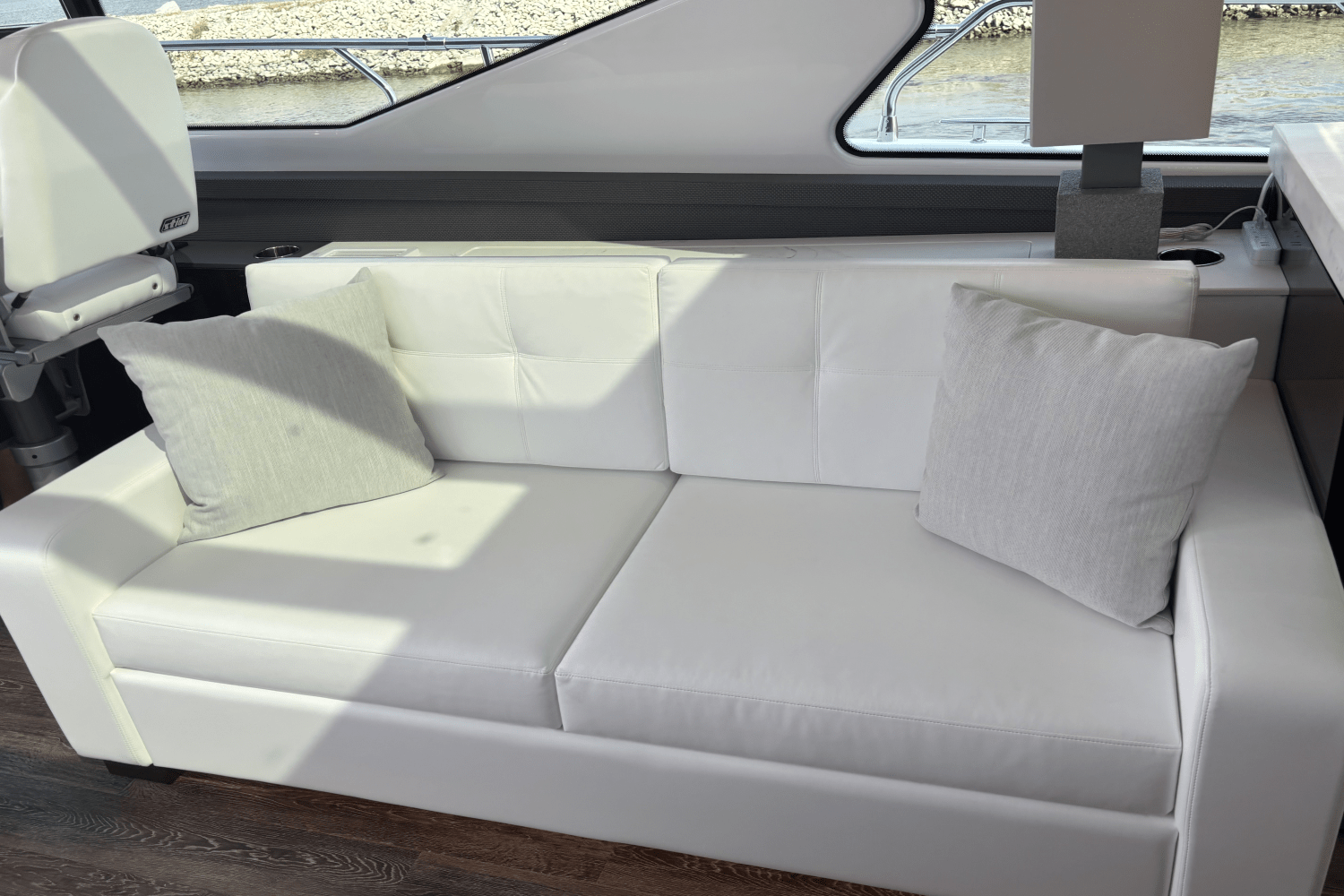 2024 Cruisers Yachts 60 CANTIUS Image Thumbnail #17