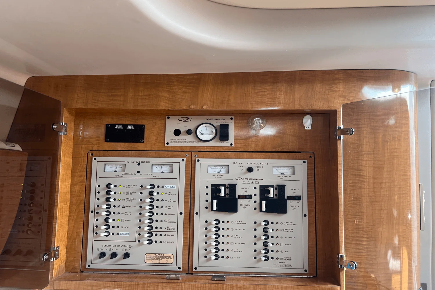 2002 Regal COMMODORE 3860 Image Thumbnail #18