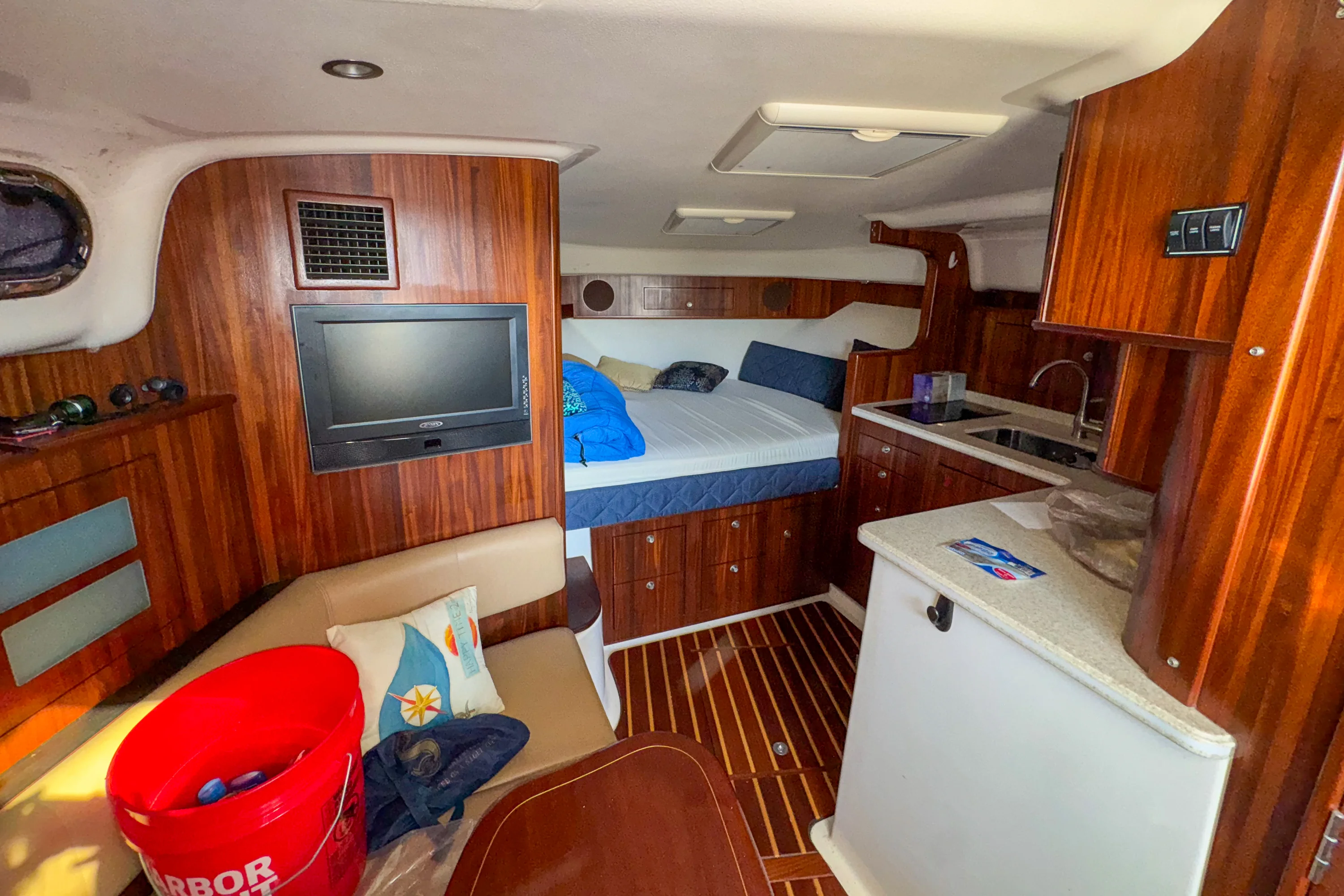 2011 Pursuit OS 375 OFFSHORE Image Thumbnail #7