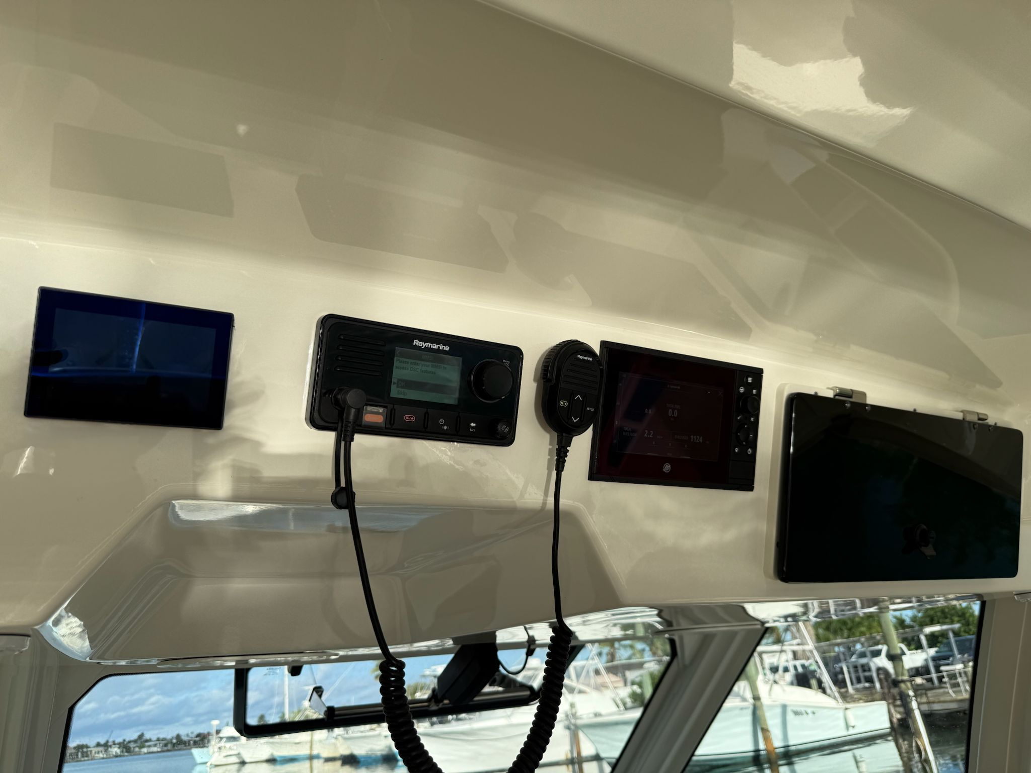 2021 Boston Whaler 350 REALM Image Thumbnail #10