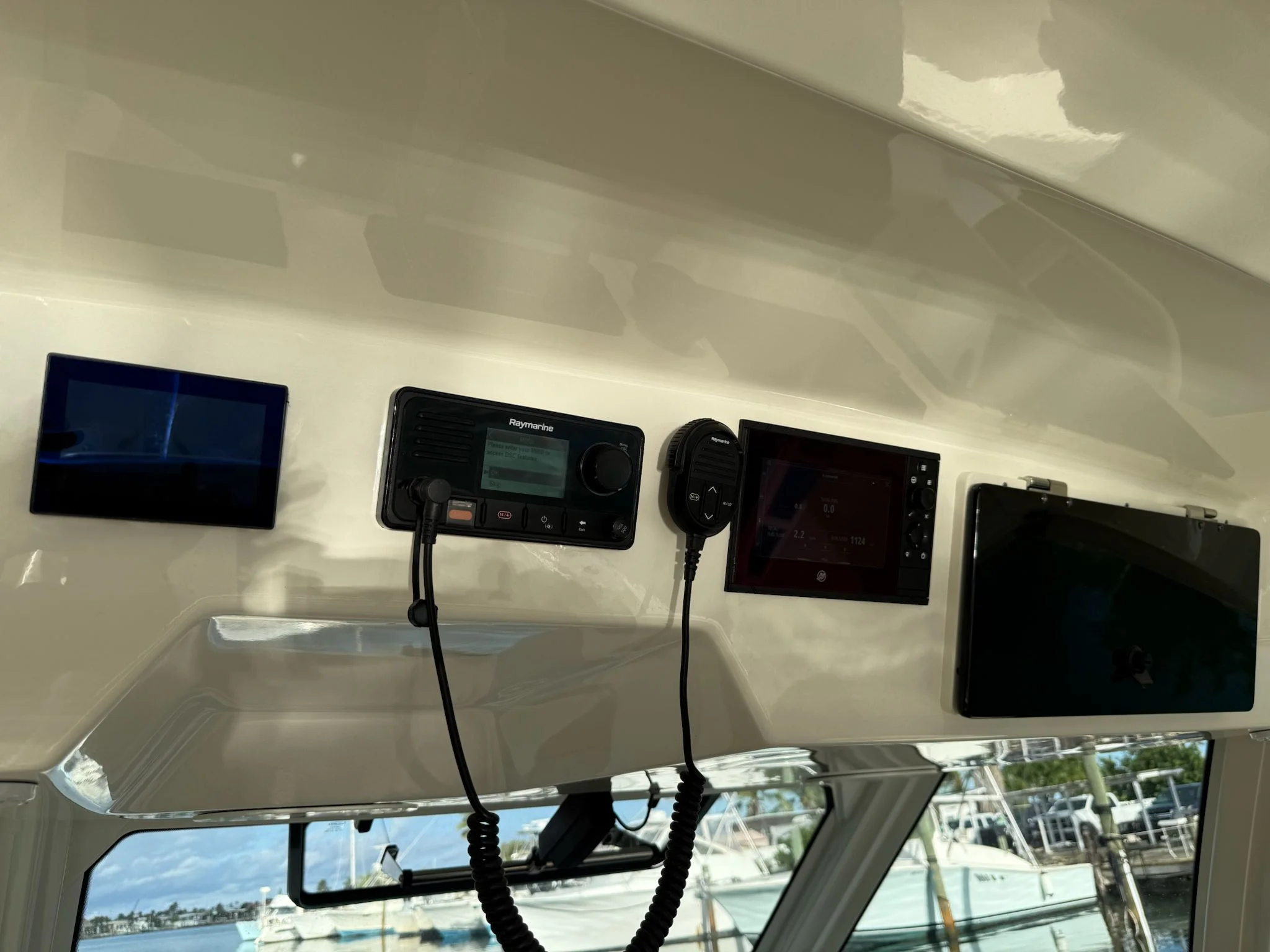 2021 Boston Whaler 350 REALM Image Thumbnail #10