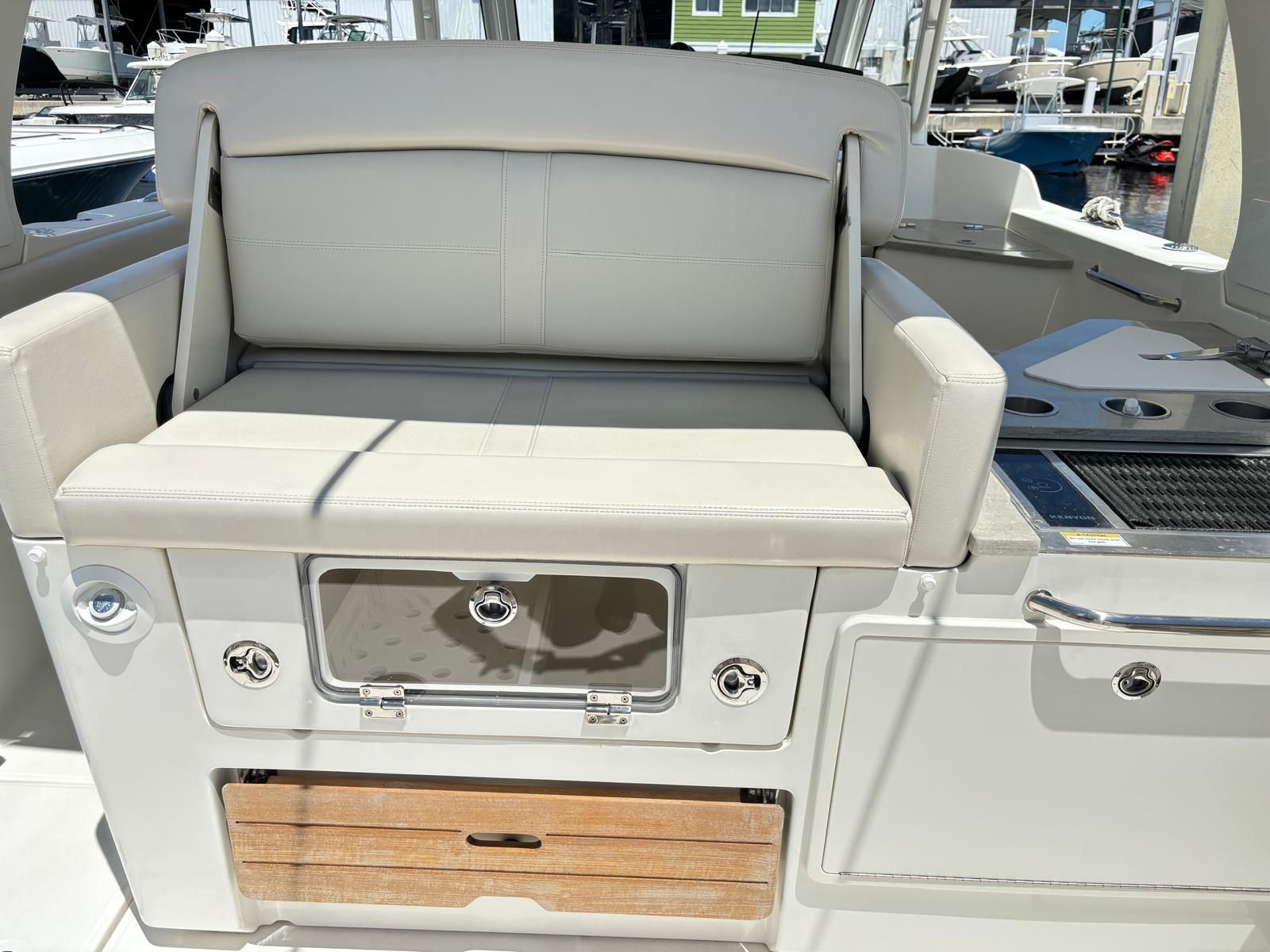 2021 Boston Whaler 350 REALM Image Thumbnail #18
