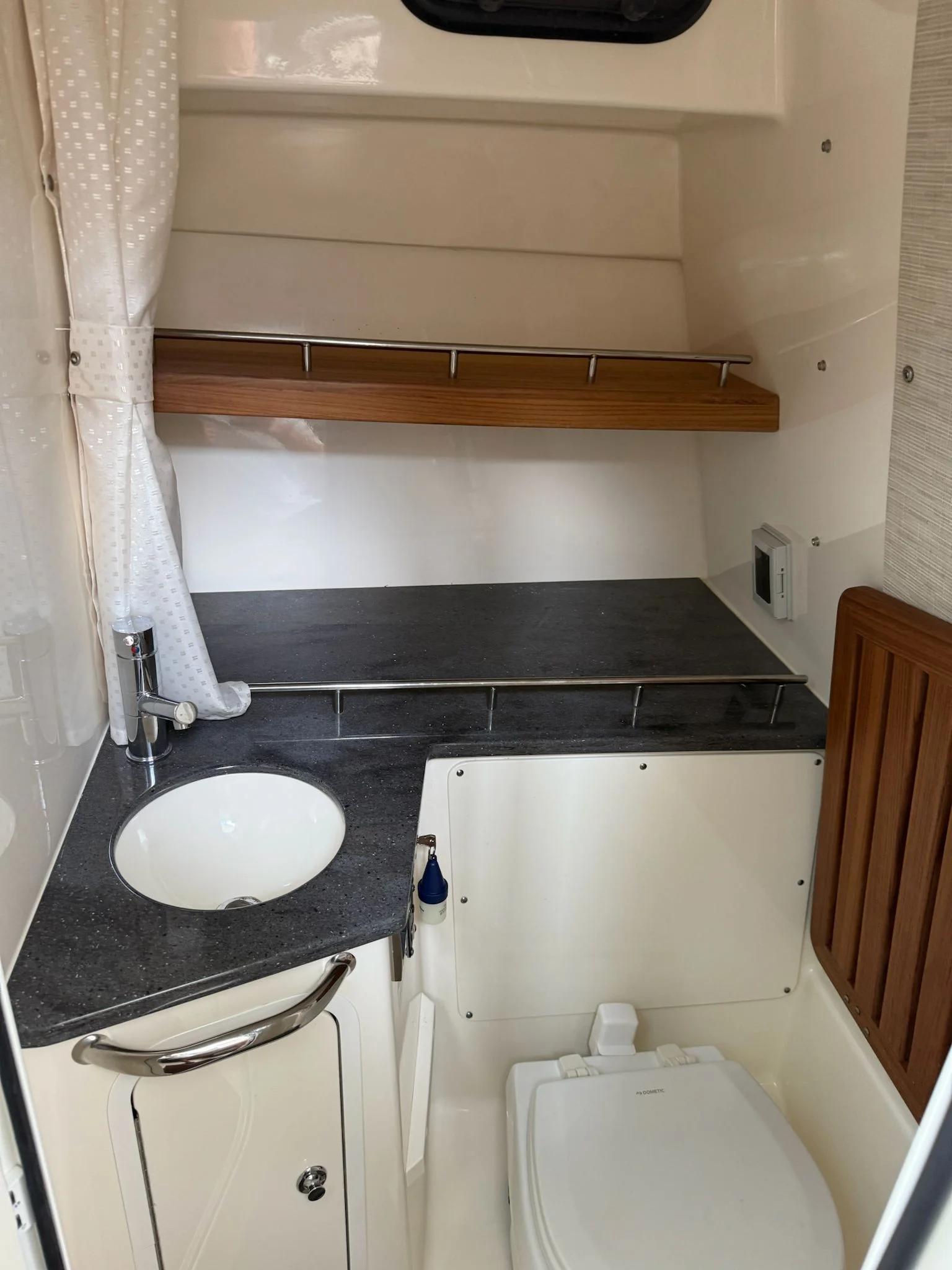 2021 Boston Whaler 350 REALM Image Thumbnail #15