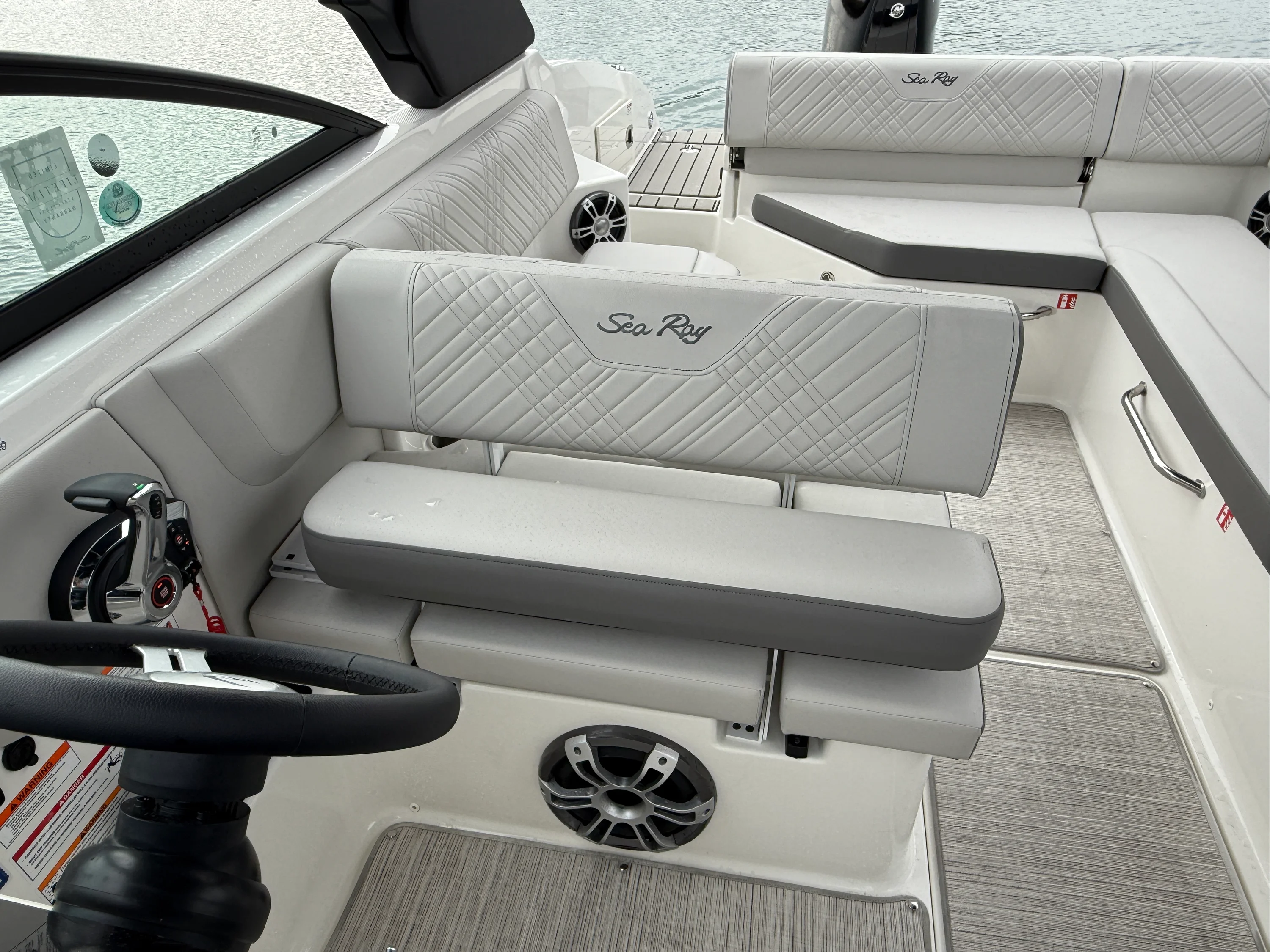 2026 Sea Ray SDX 270 Outboard Image Thumbnail #16