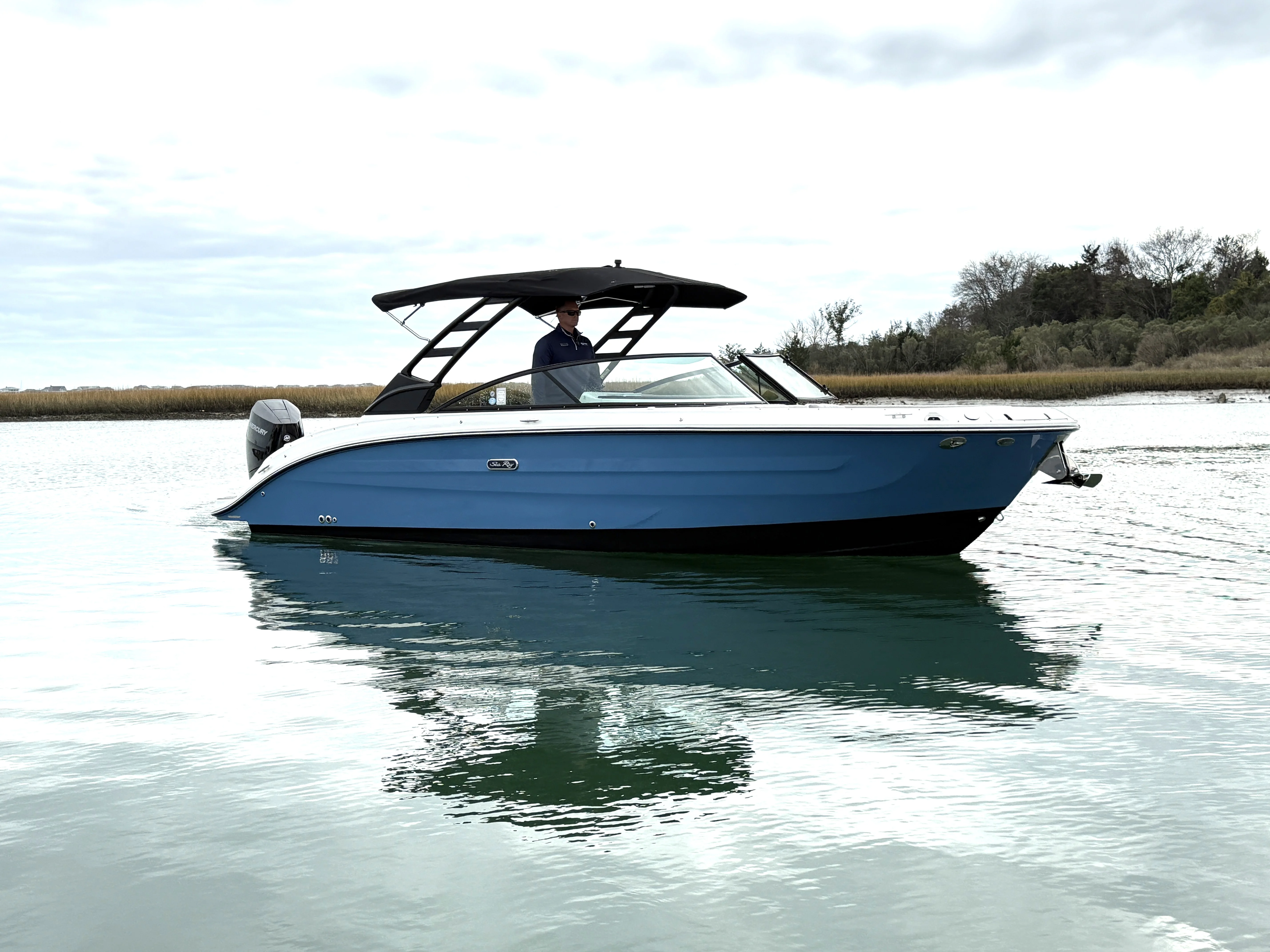 2026 Sea Ray SDX 270 Outboard Image Thumbnail #2