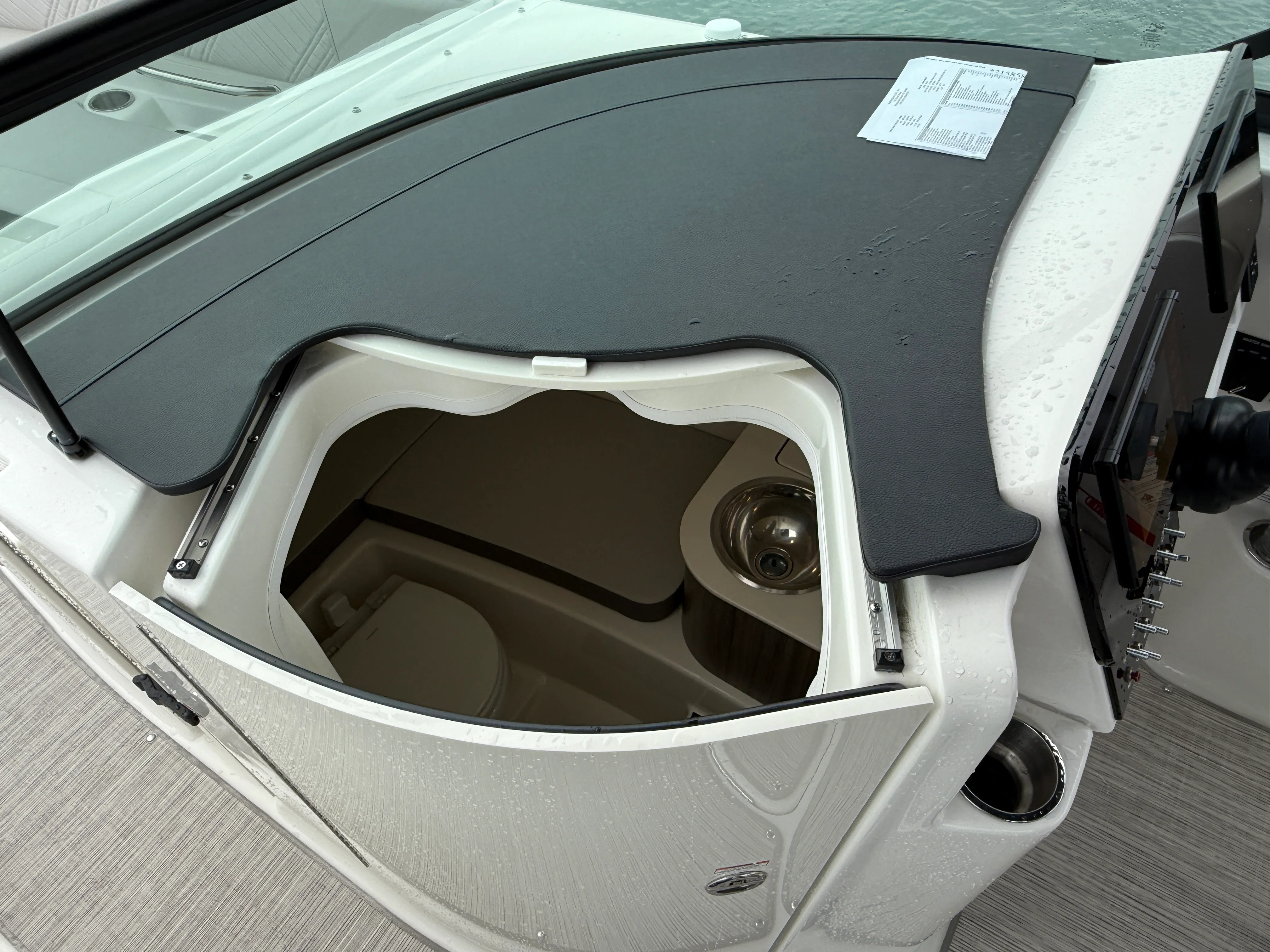 2026 Sea Ray SDX 270 Outboard Image Thumbnail #8