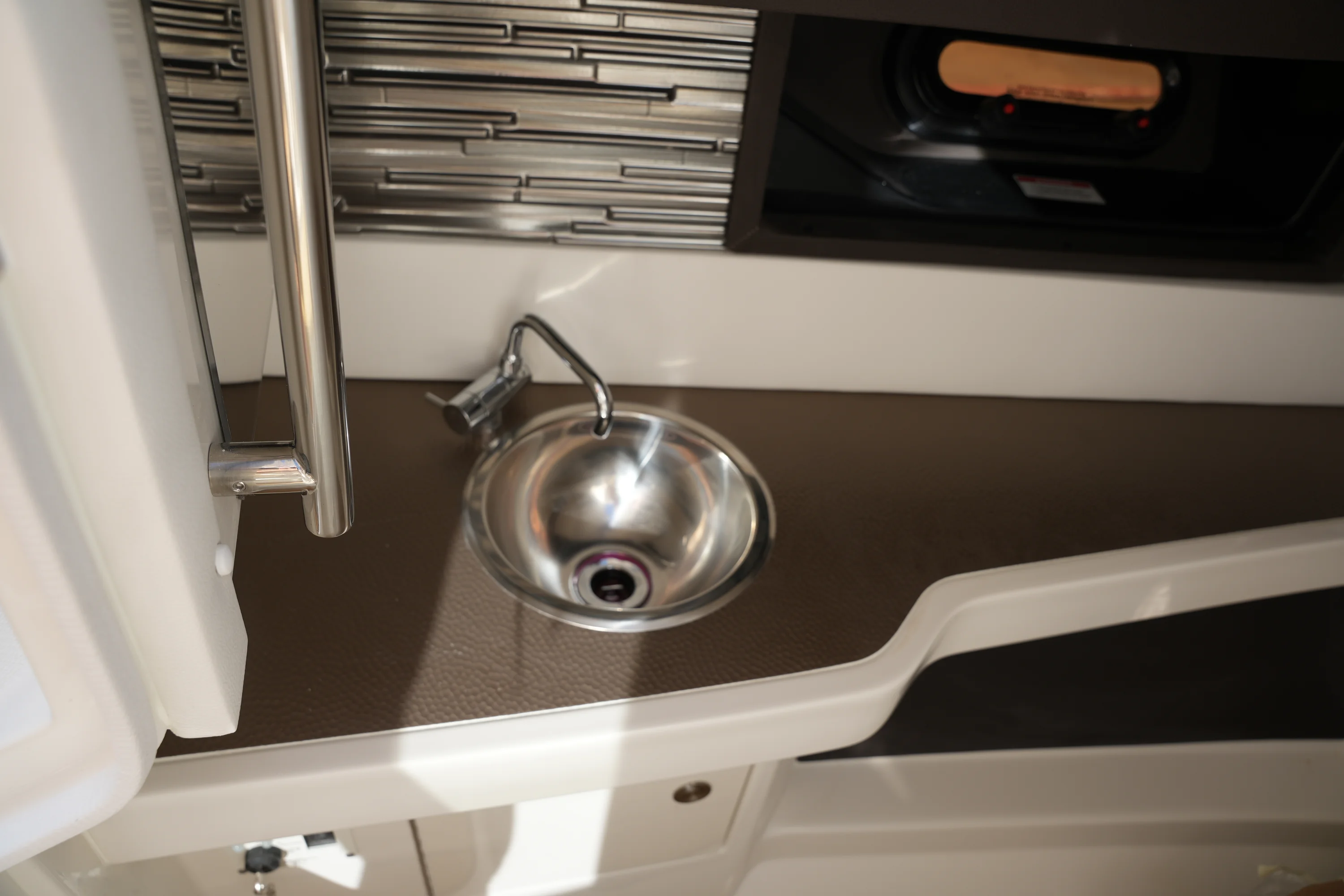 2026 Sea Ray SLX 310 Image Thumbnail #32