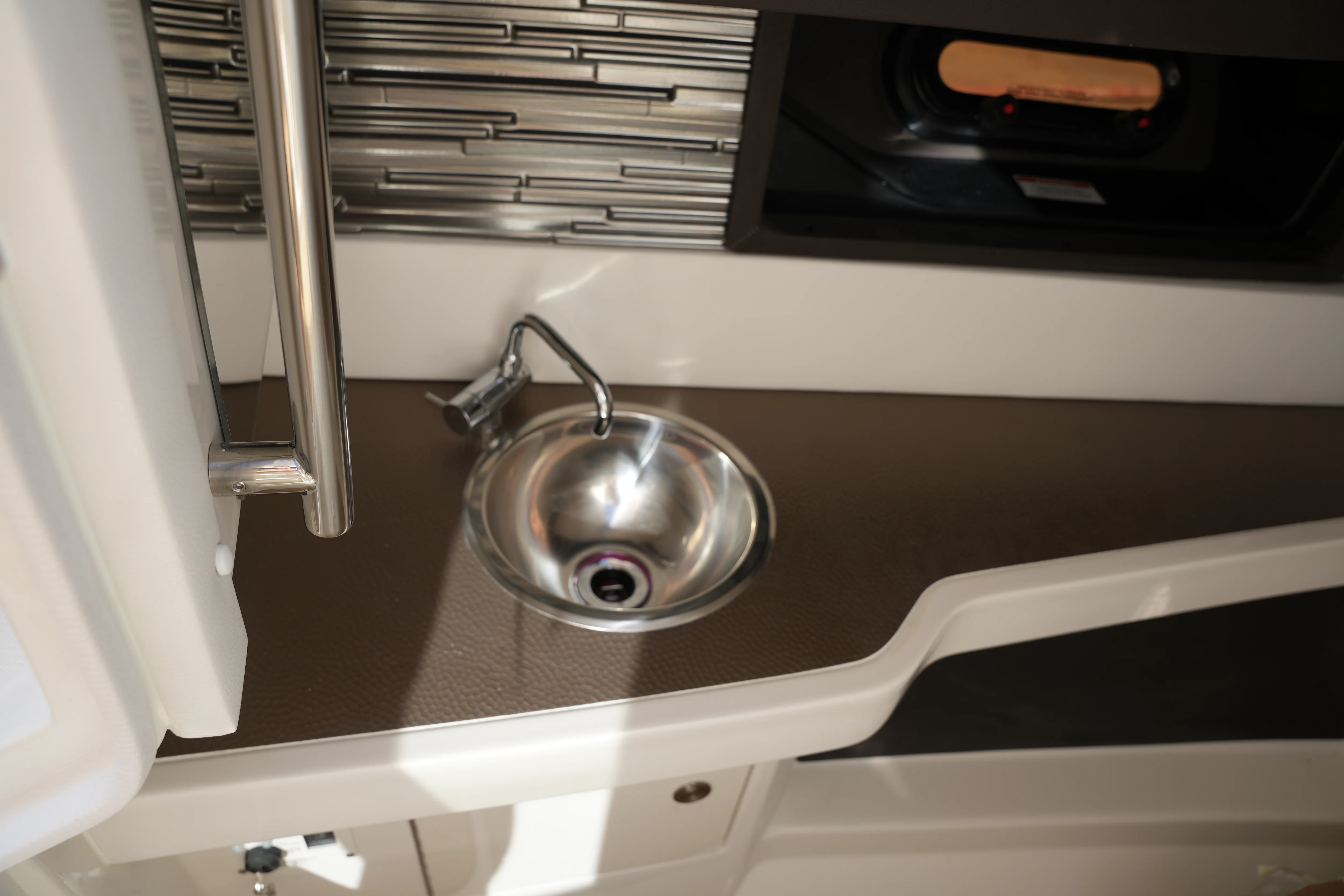 2026 Sea Ray SLX 310 Image Thumbnail #32