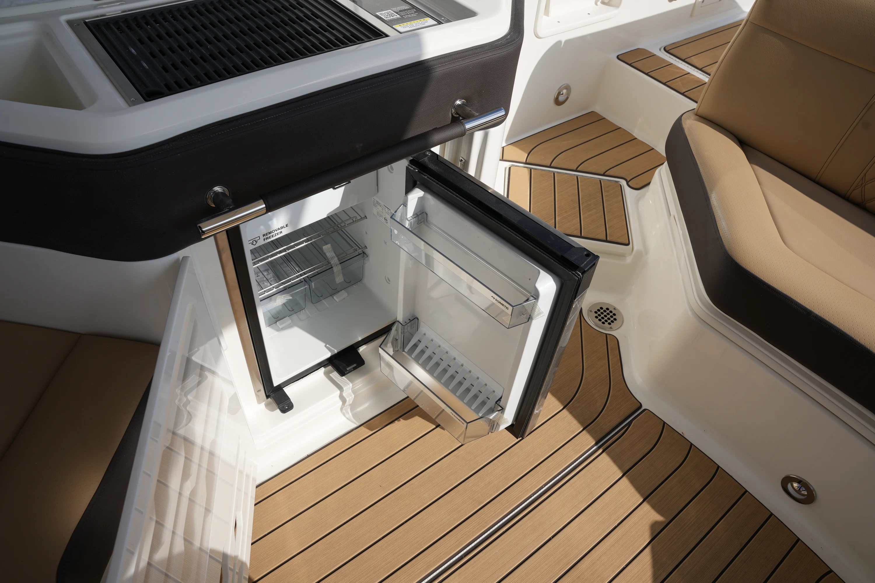 2026 Sea Ray SLX 310 Image Thumbnail #17