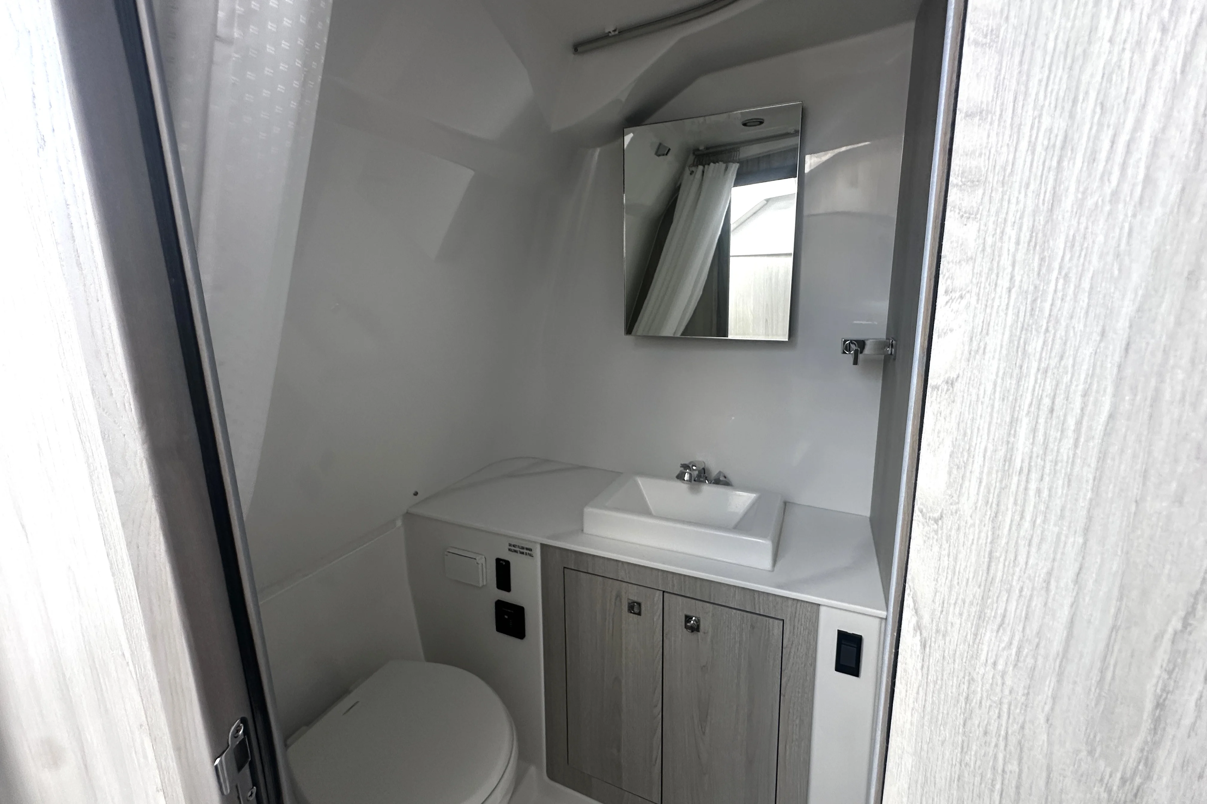 2026 Cruisers Yachts 38 VTR Image Thumbnail #54