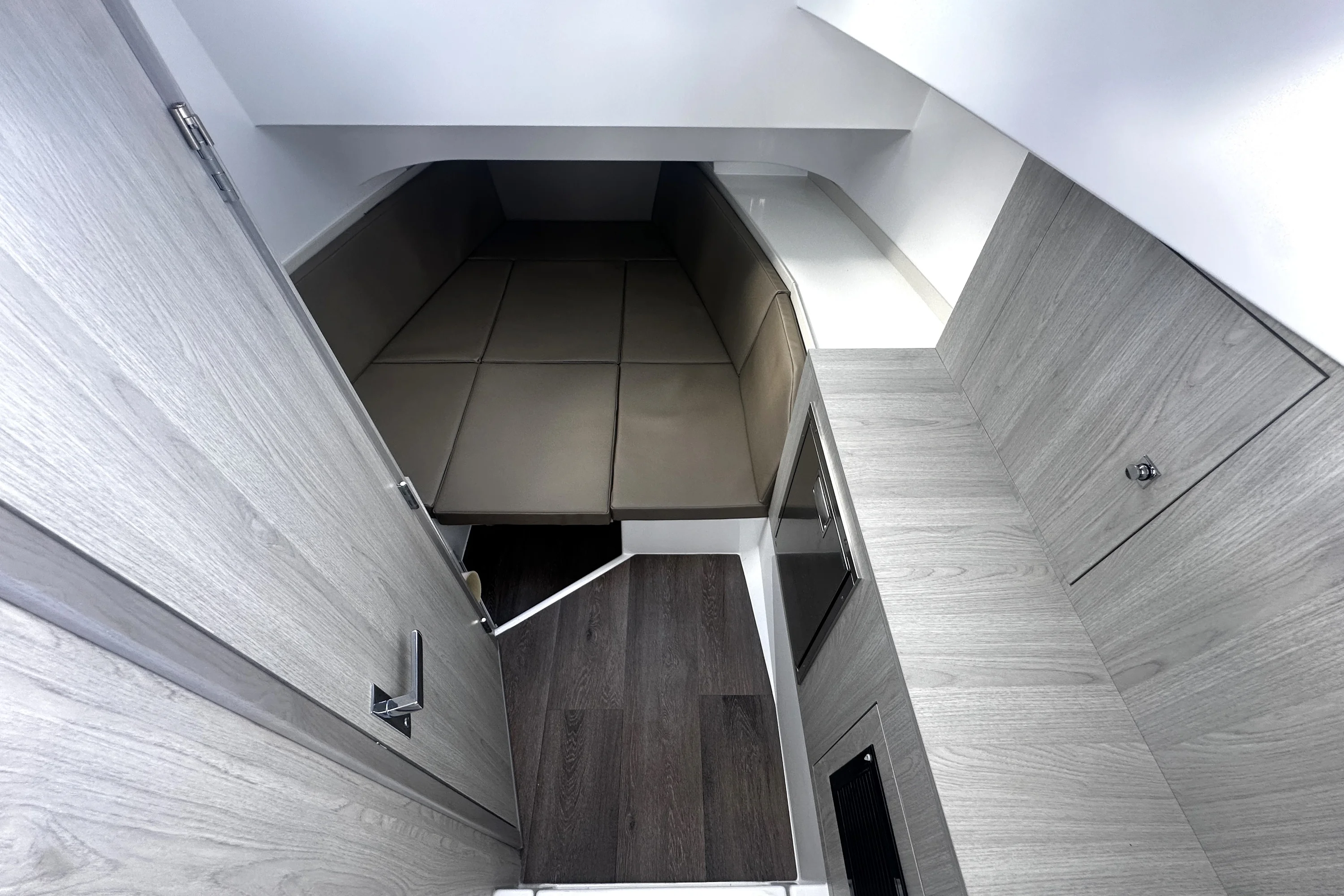 2026 Cruisers Yachts 38 VTR Image Thumbnail #48