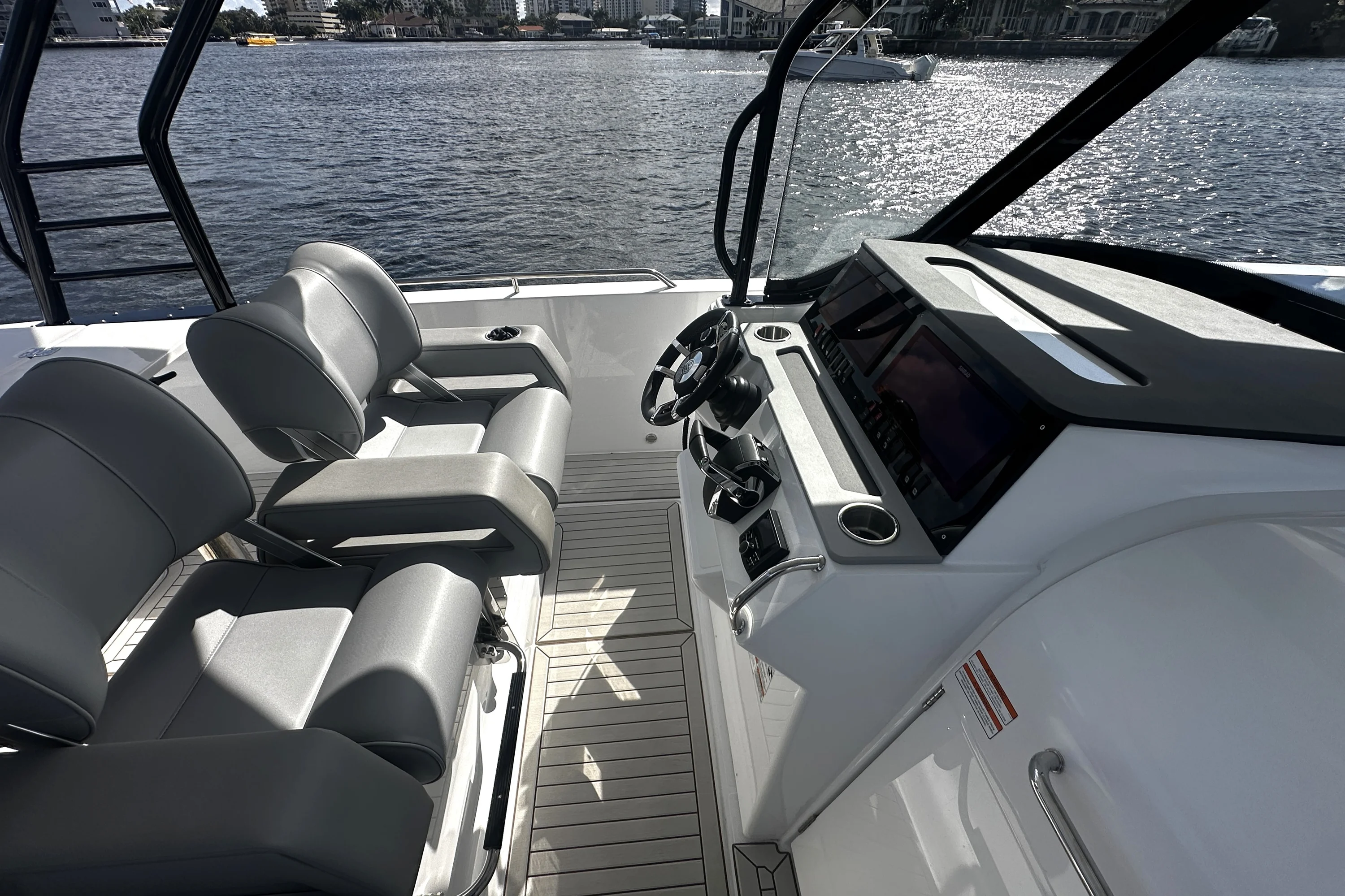 2026 Cruisers Yachts 38 VTR Image Thumbnail #38