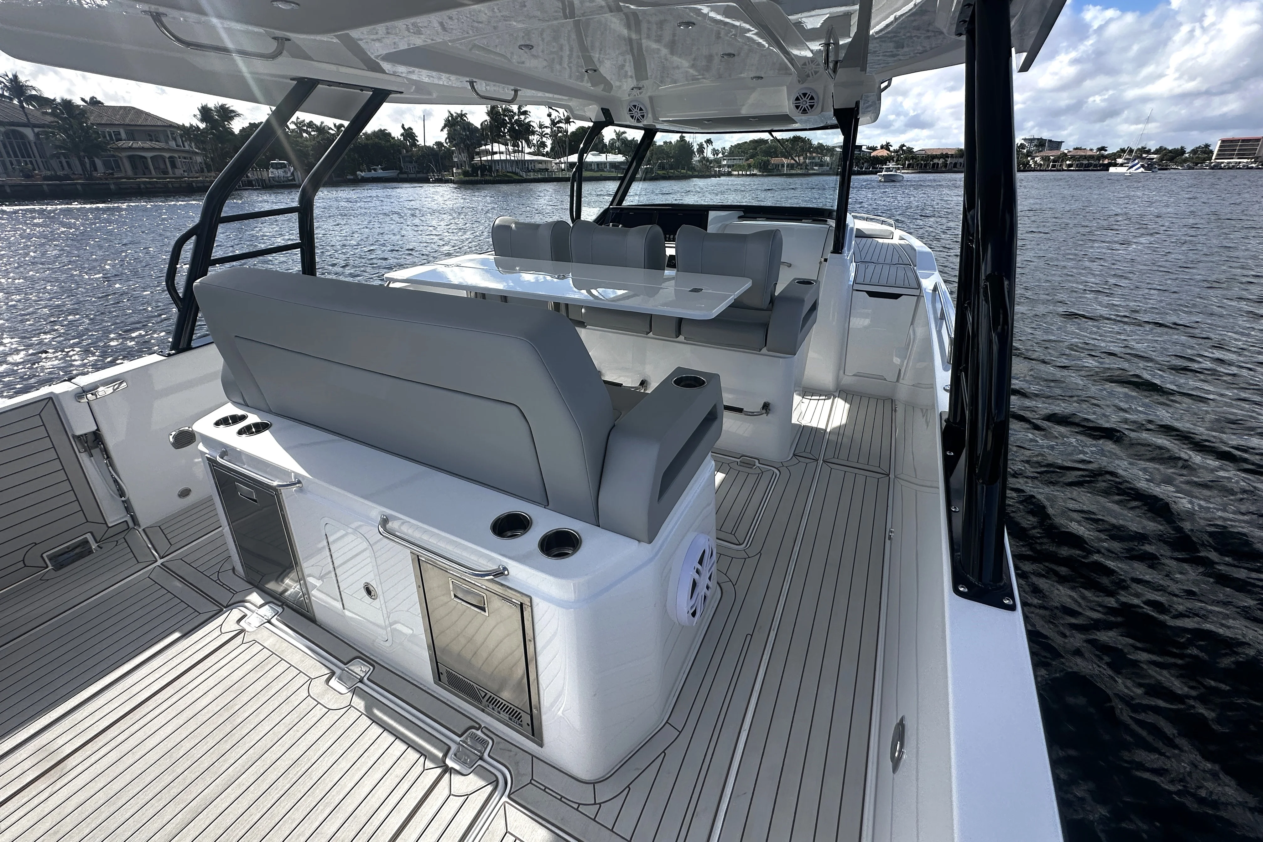 2026 Cruisers Yachts 38 VTR Image Thumbnail #27