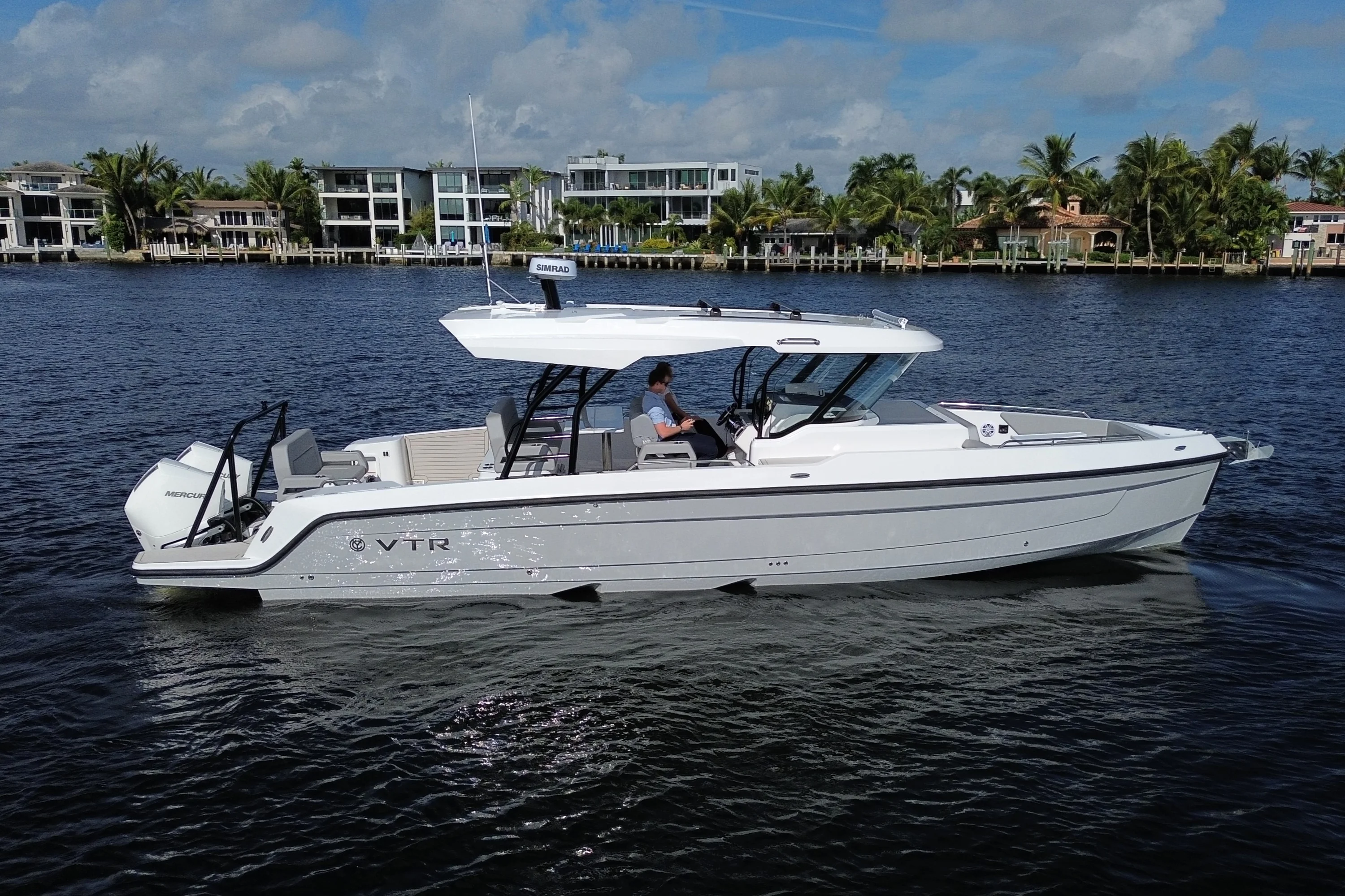 2026 Cruisers Yachts 38 VTR Image Thumbnail #3