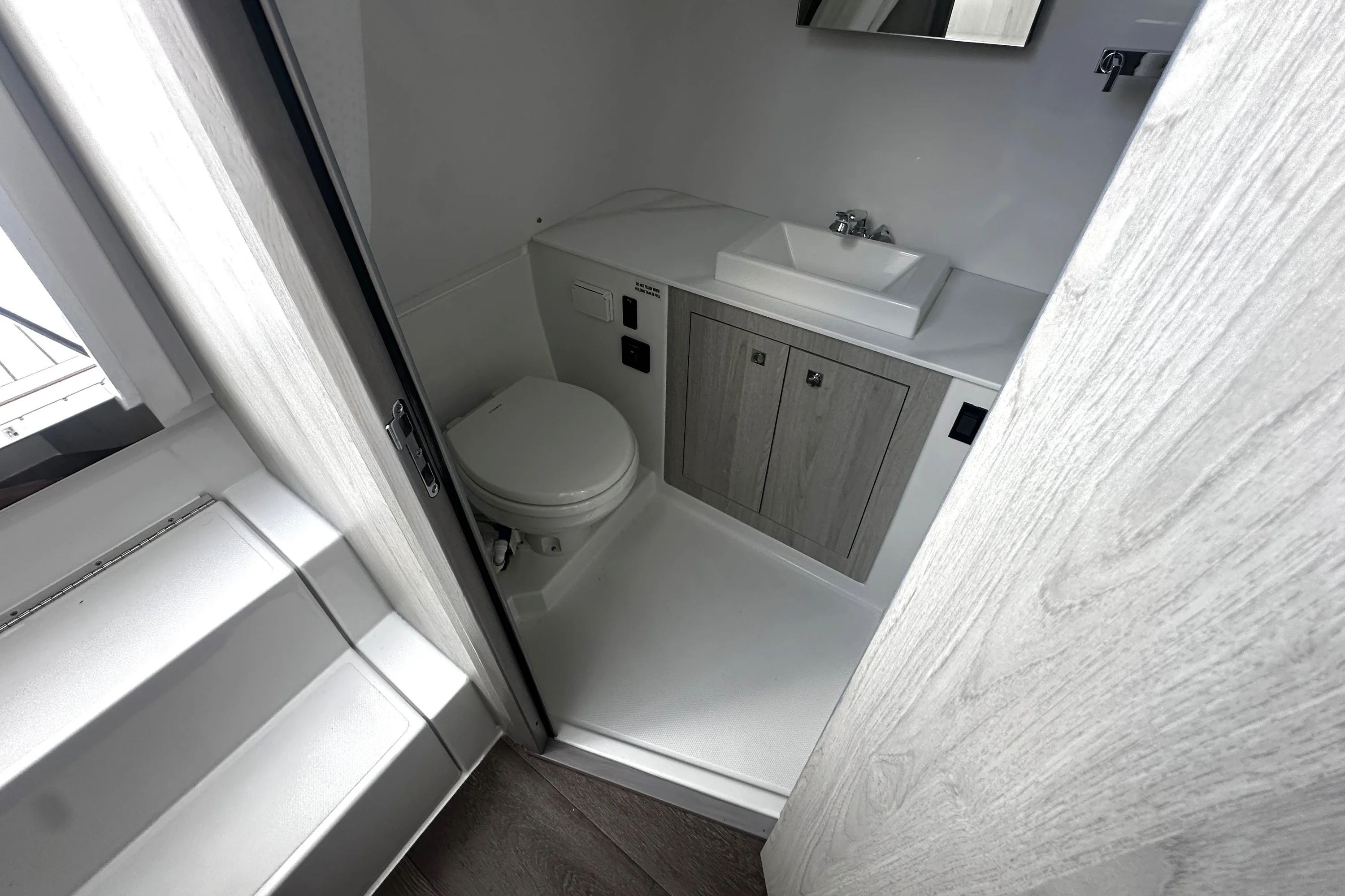 2026 Cruisers Yachts 38 VTR Image Thumbnail #52