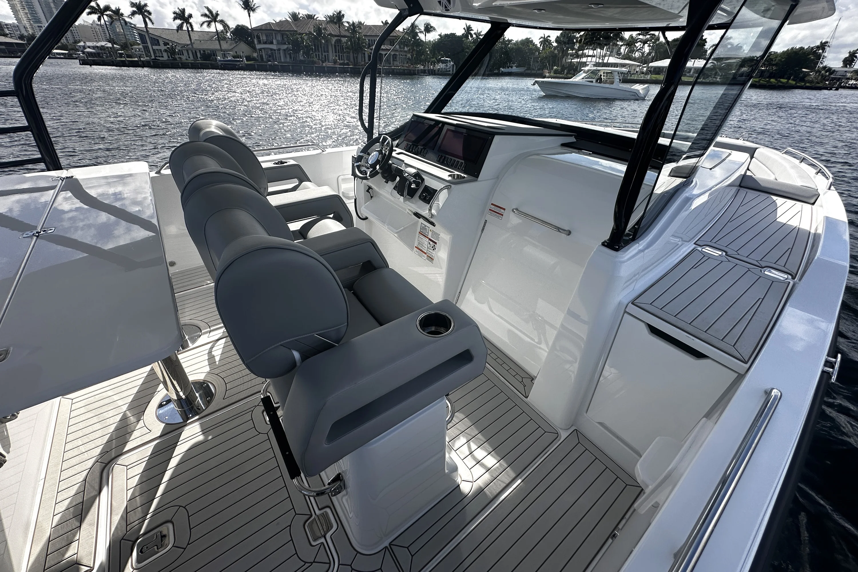 2026 Cruisers Yachts 38 VTR Image Thumbnail #32