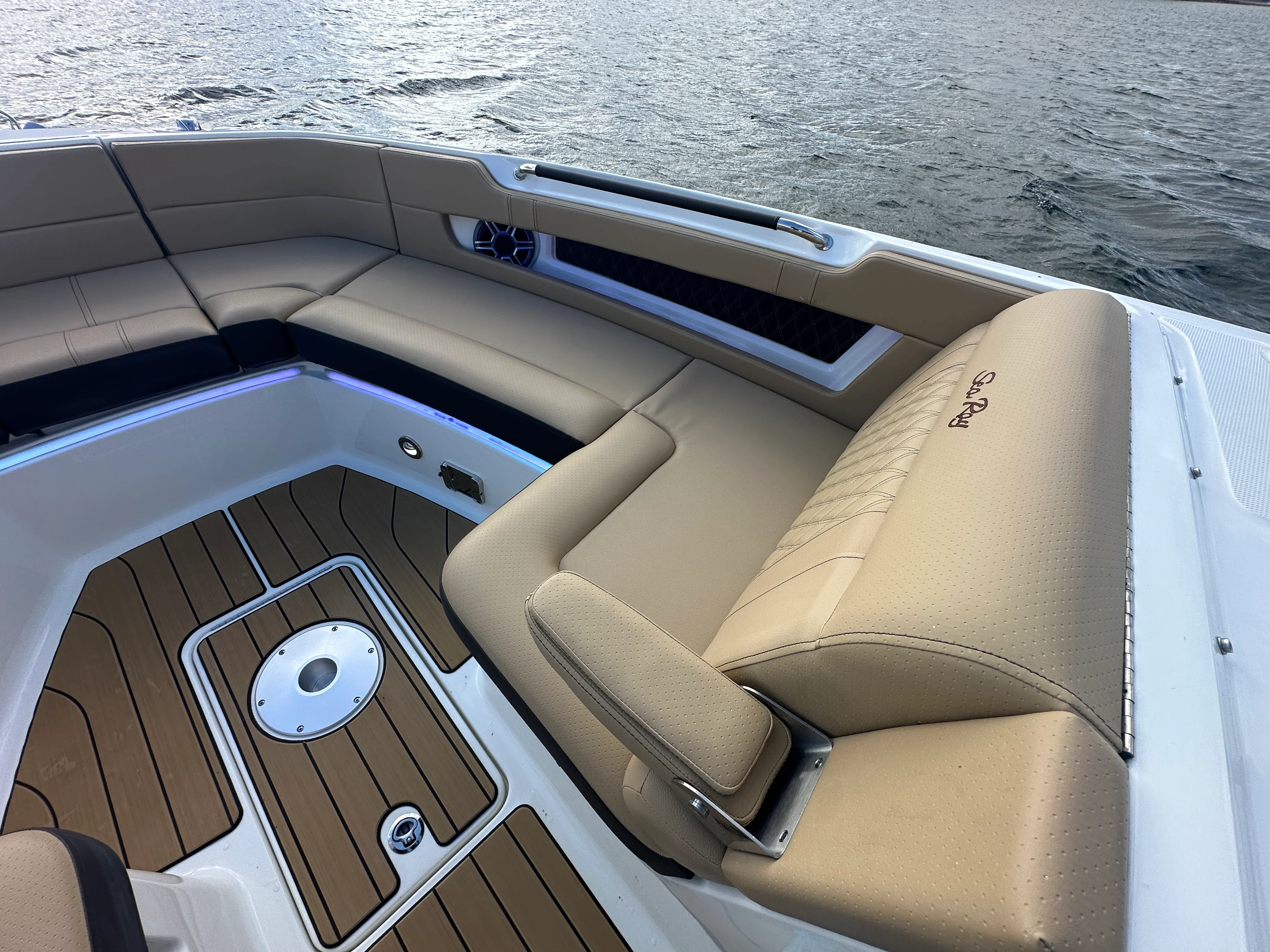 2026 Sea Ray SLX 310 Image Thumbnail #13