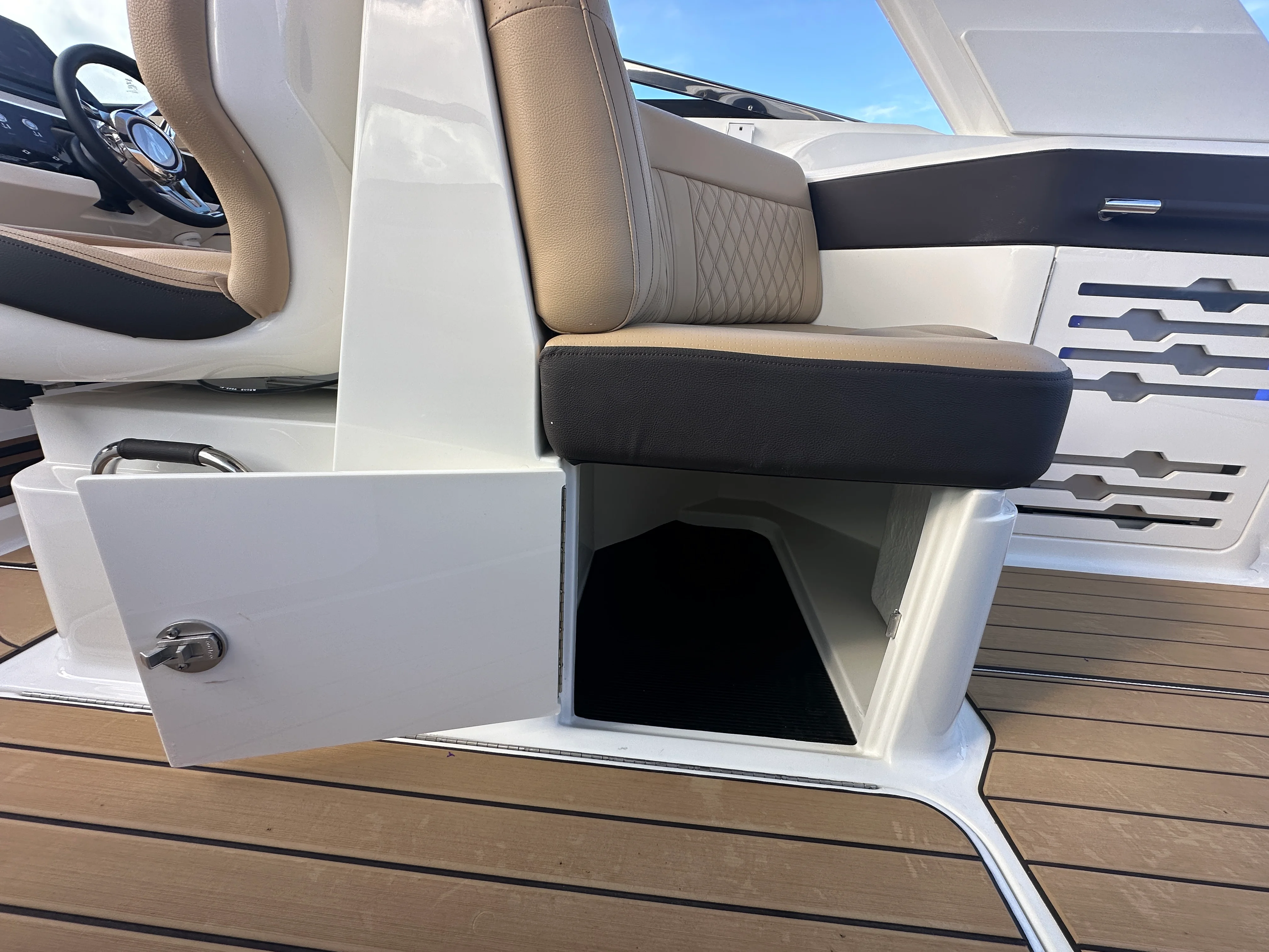 2026 Sea Ray SLX 310 Image Thumbnail #36