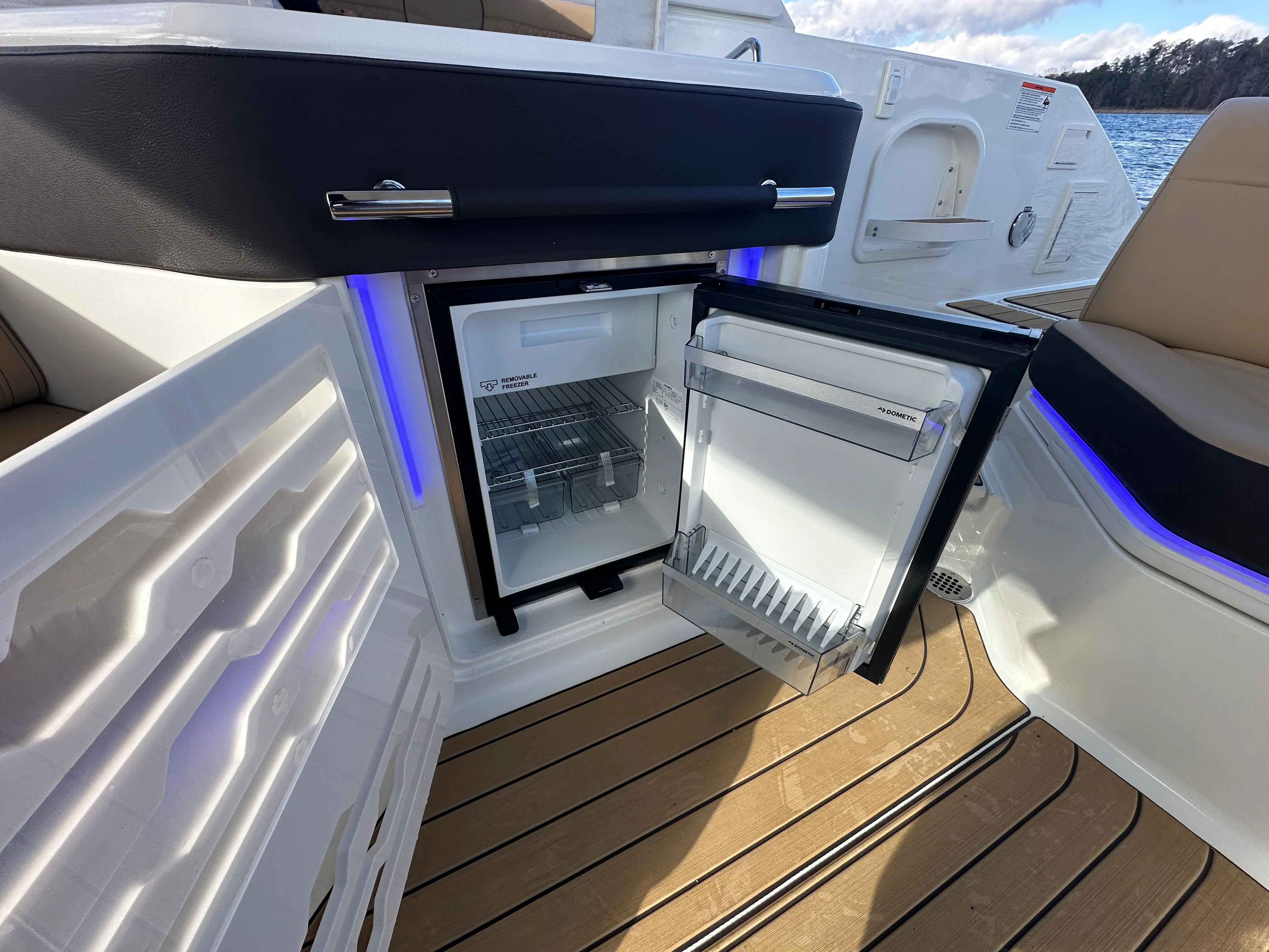 2026 Sea Ray SLX 310 Image Thumbnail #28