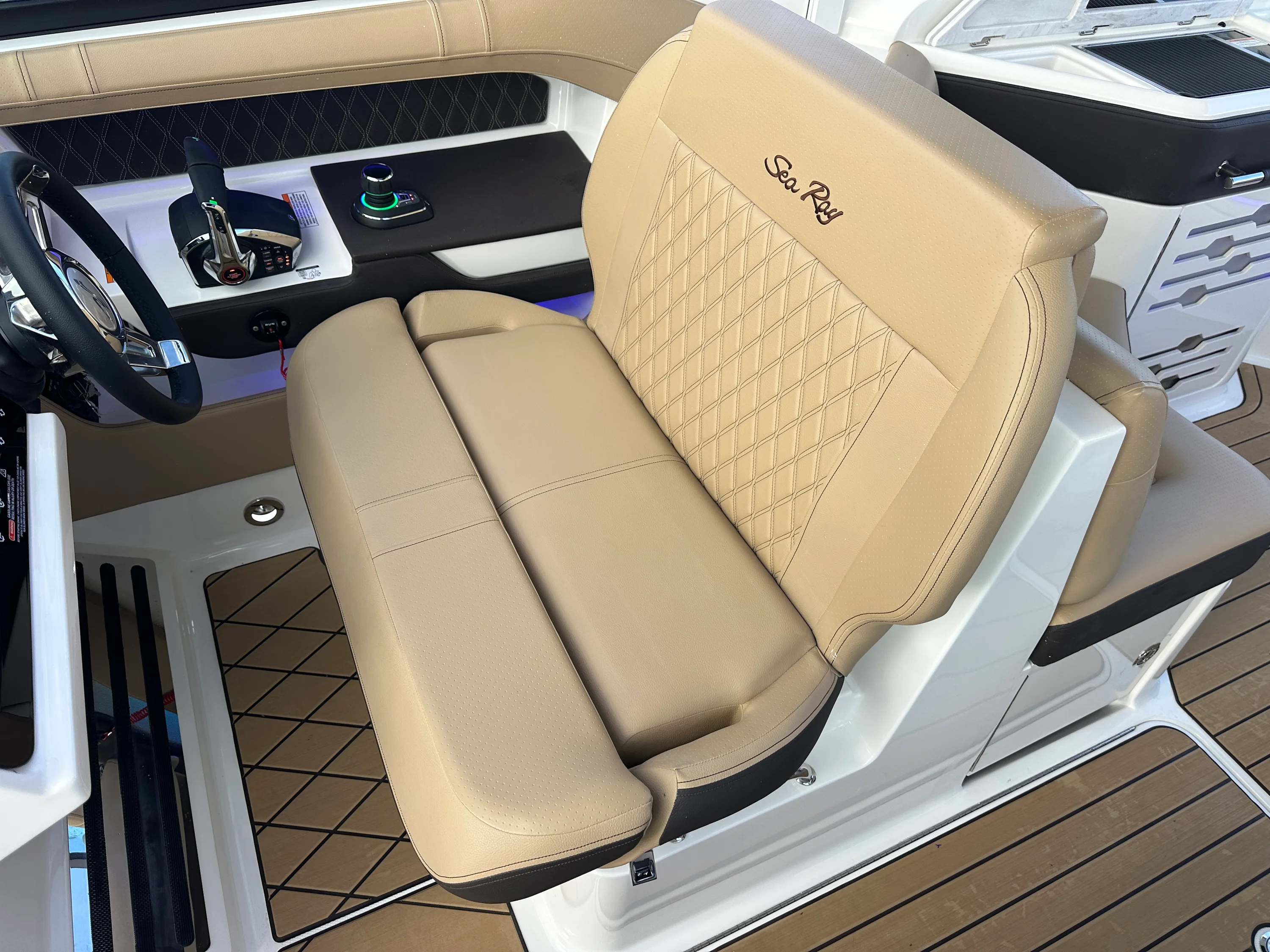 2026 Sea Ray SLX 310 Image Thumbnail #23