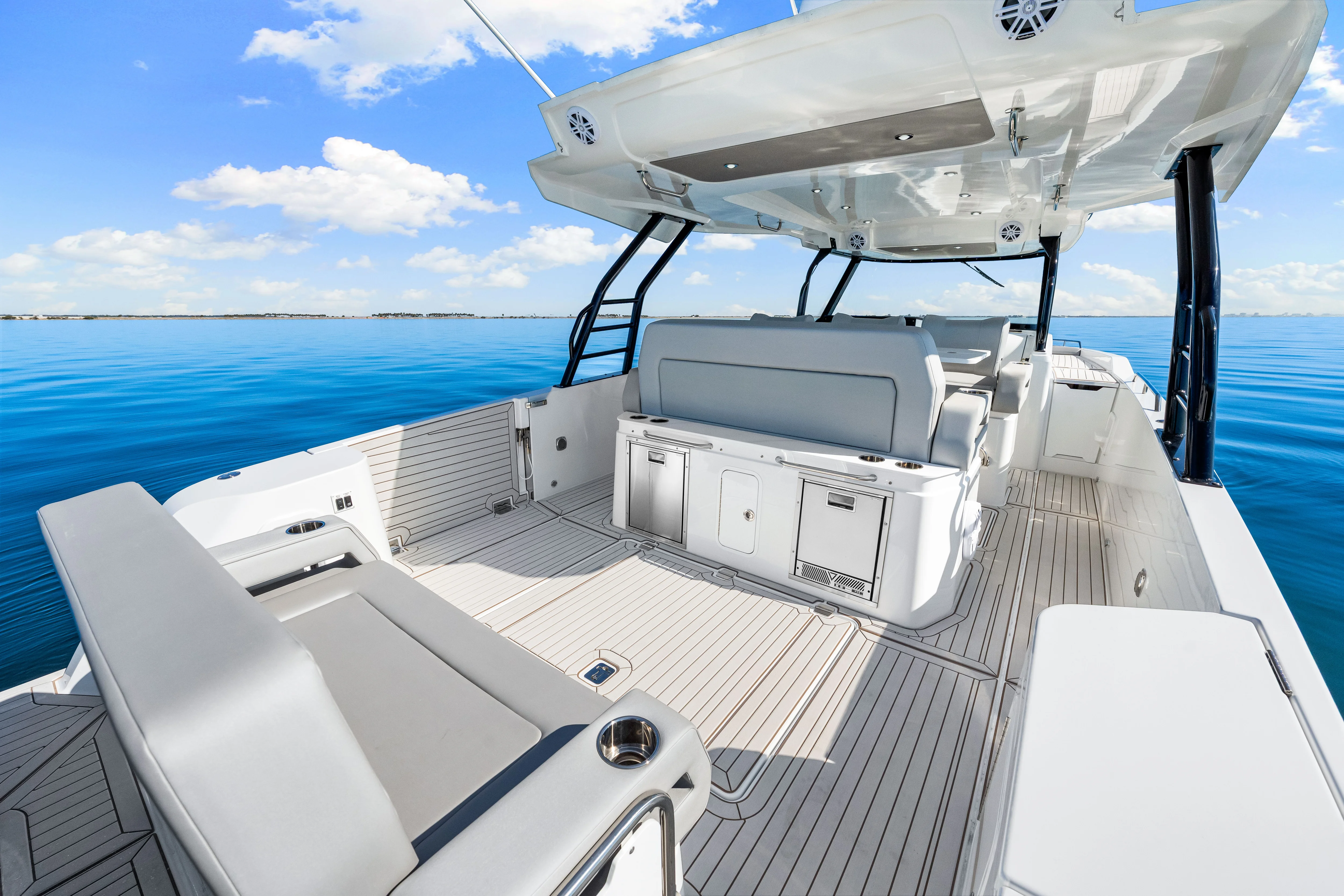 2026 Cruisers Yachts 38 VTR Image Thumbnail #47