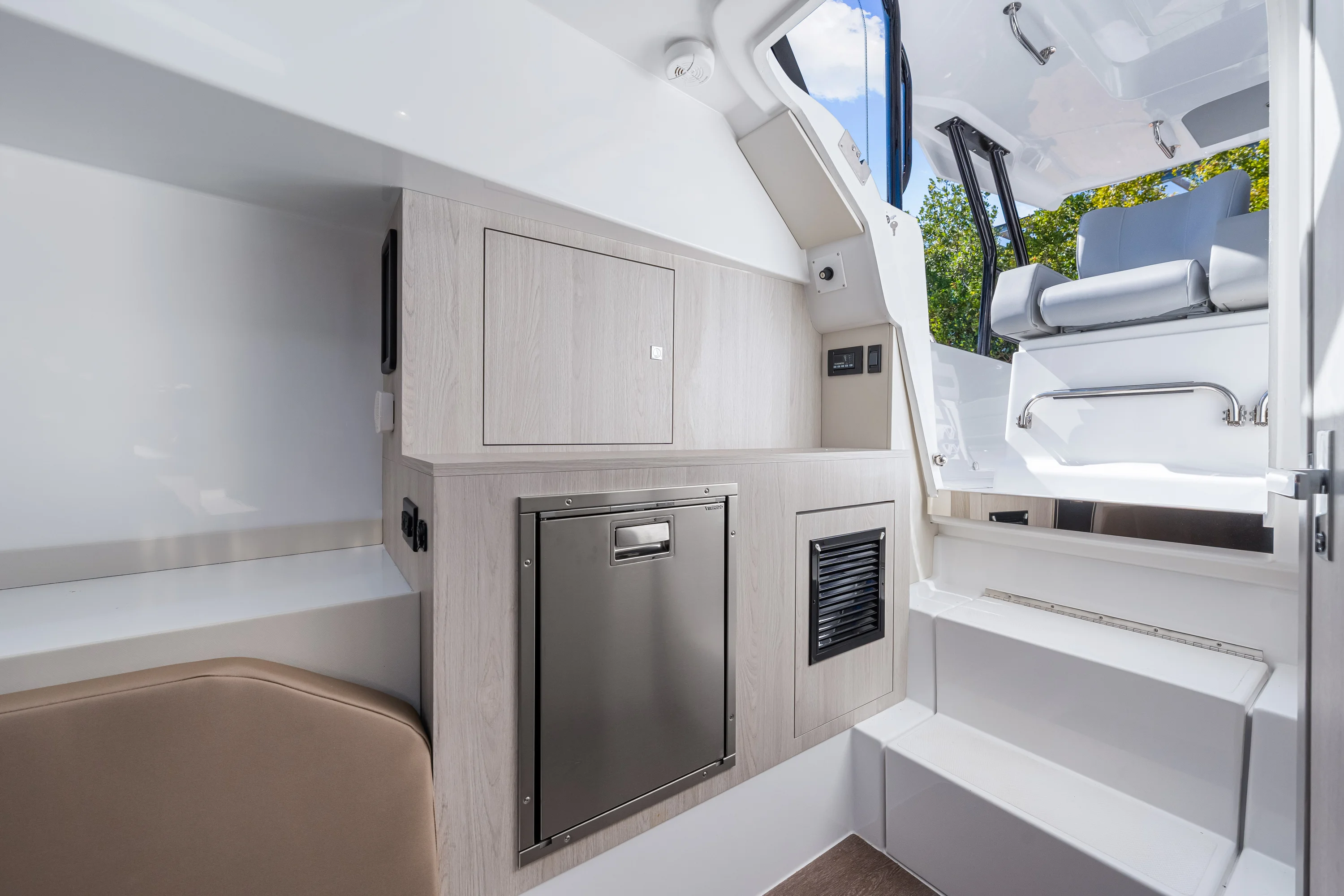 2026 Cruisers Yachts 38 VTR Image Thumbnail #76