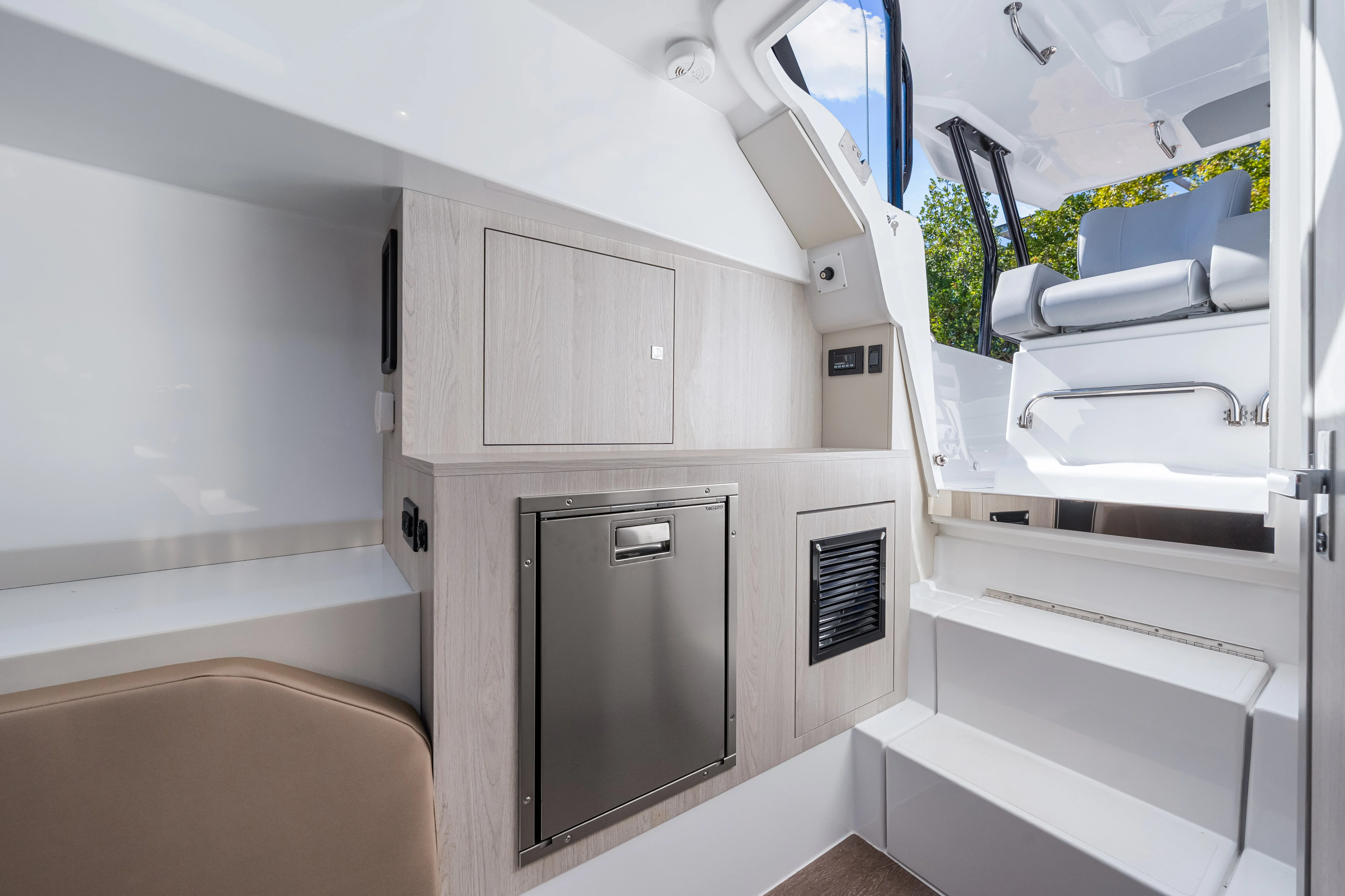 2026 Cruisers Yachts 38 VTR Image Thumbnail #76