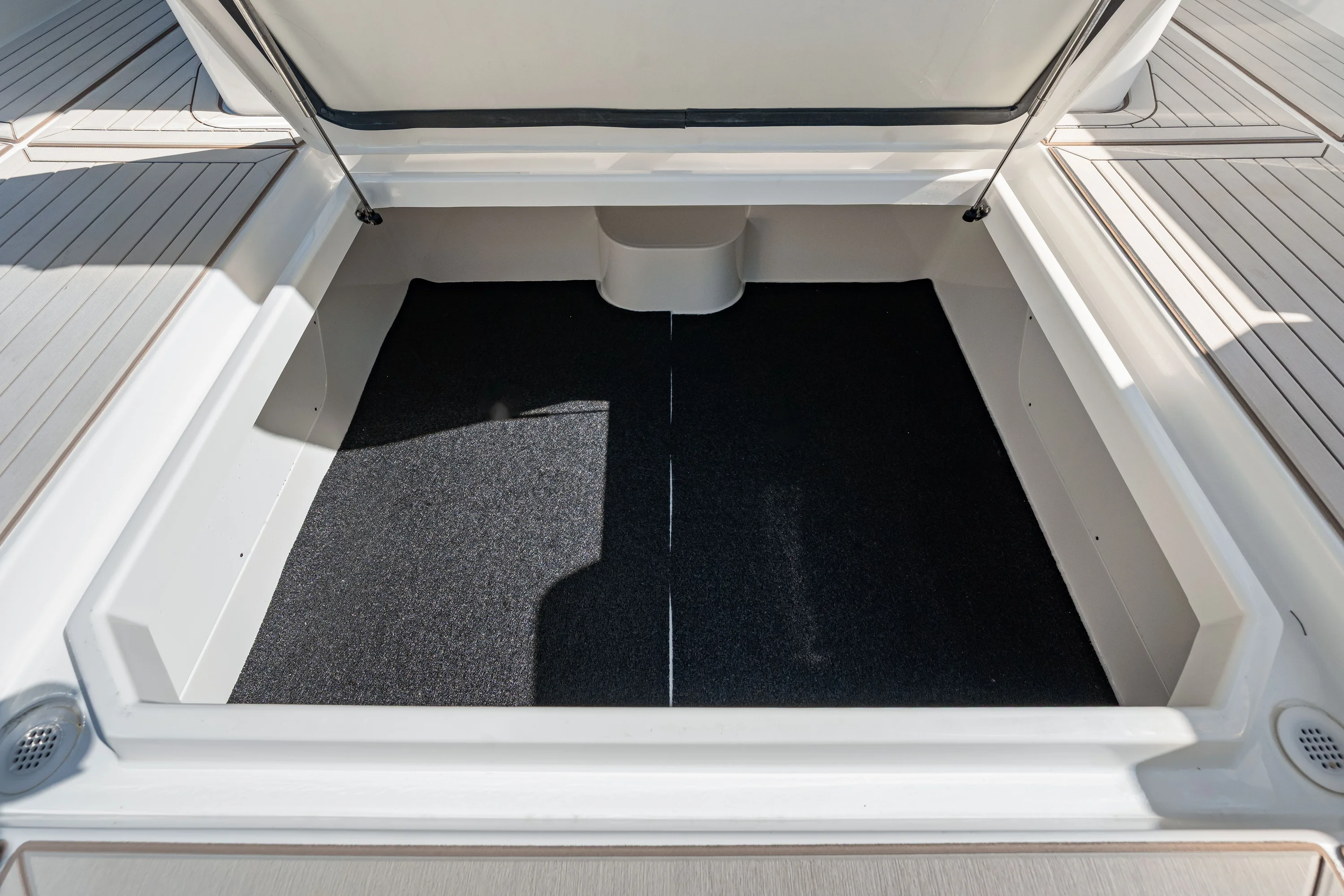 2026 Cruisers Yachts 38 VTR Image Thumbnail #69