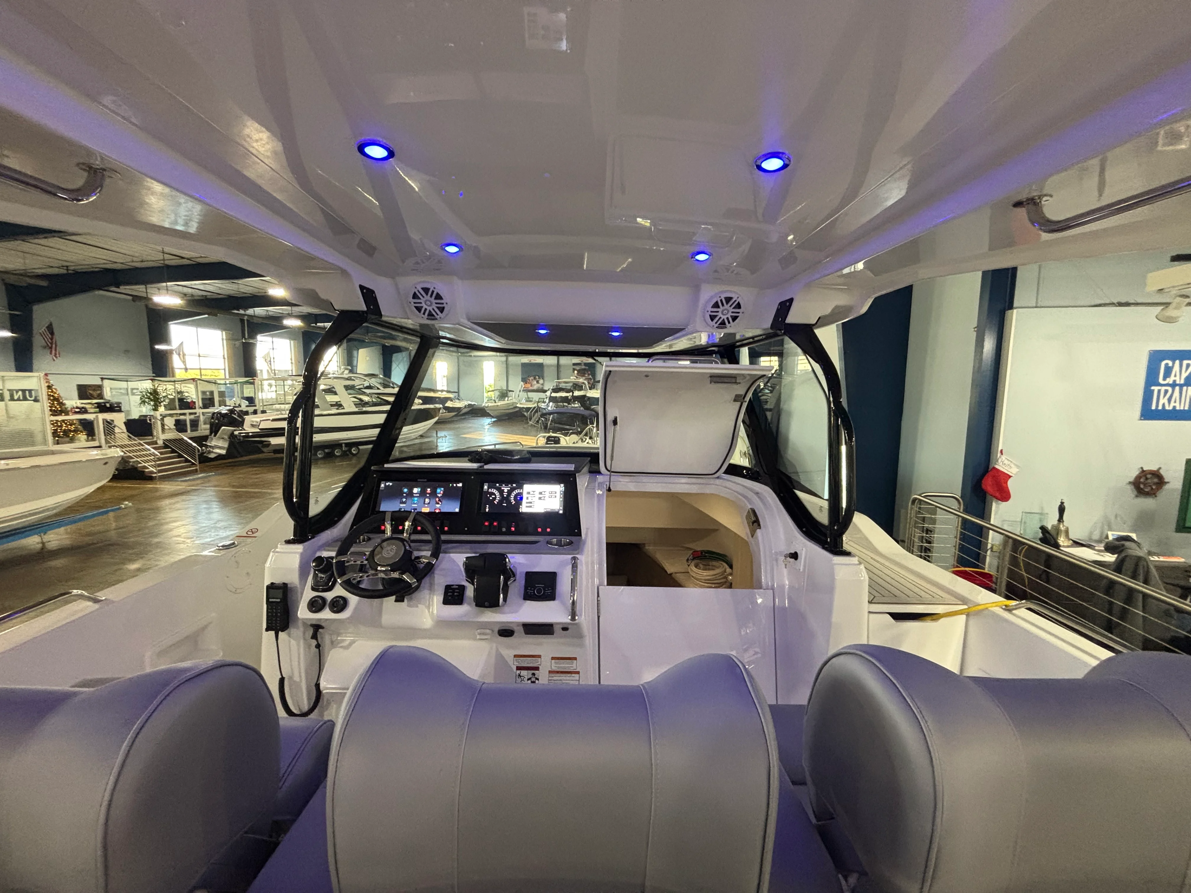 2026 Cruisers Yachts 38 VTR Image Thumbnail #20