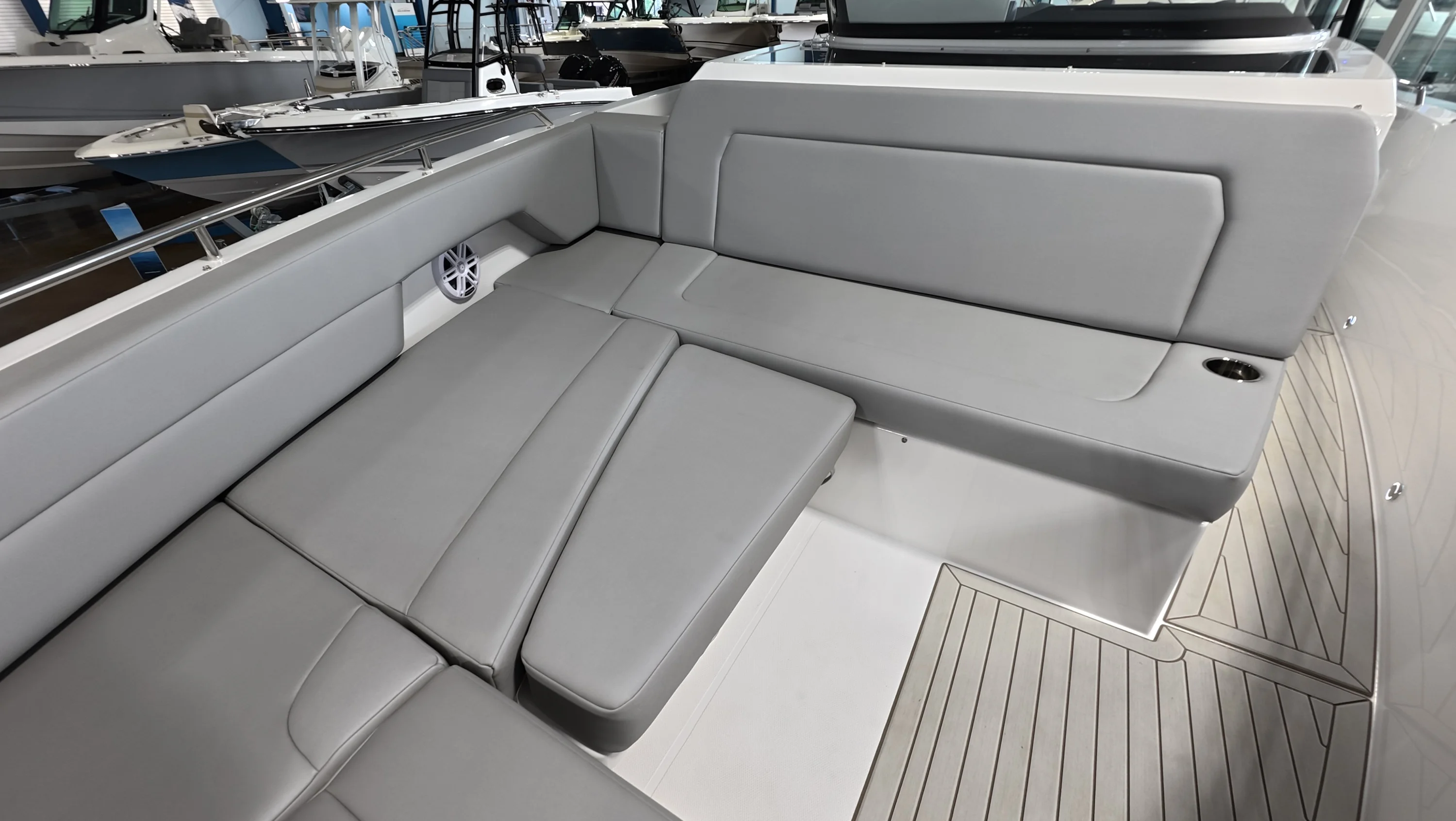 2026 Cruisers Yachts 38 VTR Image Thumbnail #87