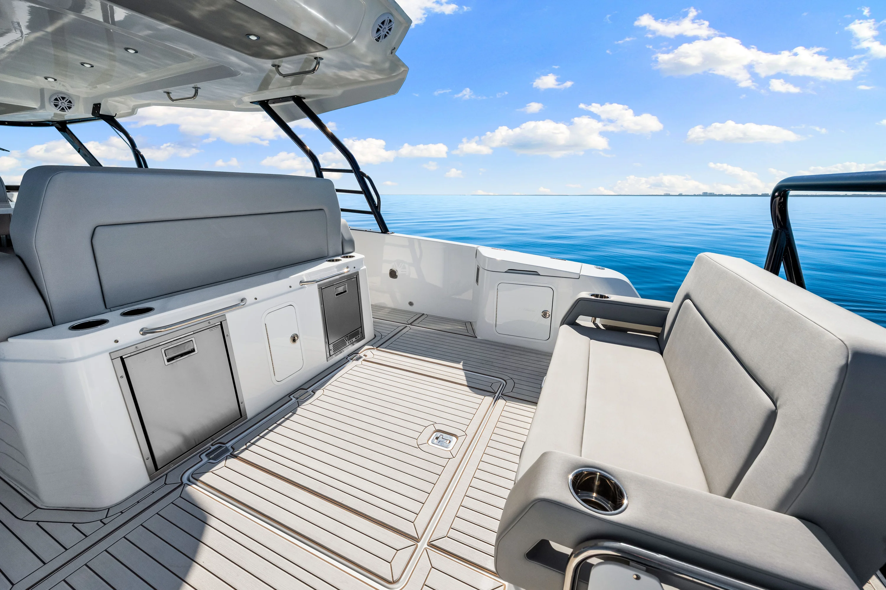 2026 Cruisers Yachts 38 VTR Image Thumbnail #49