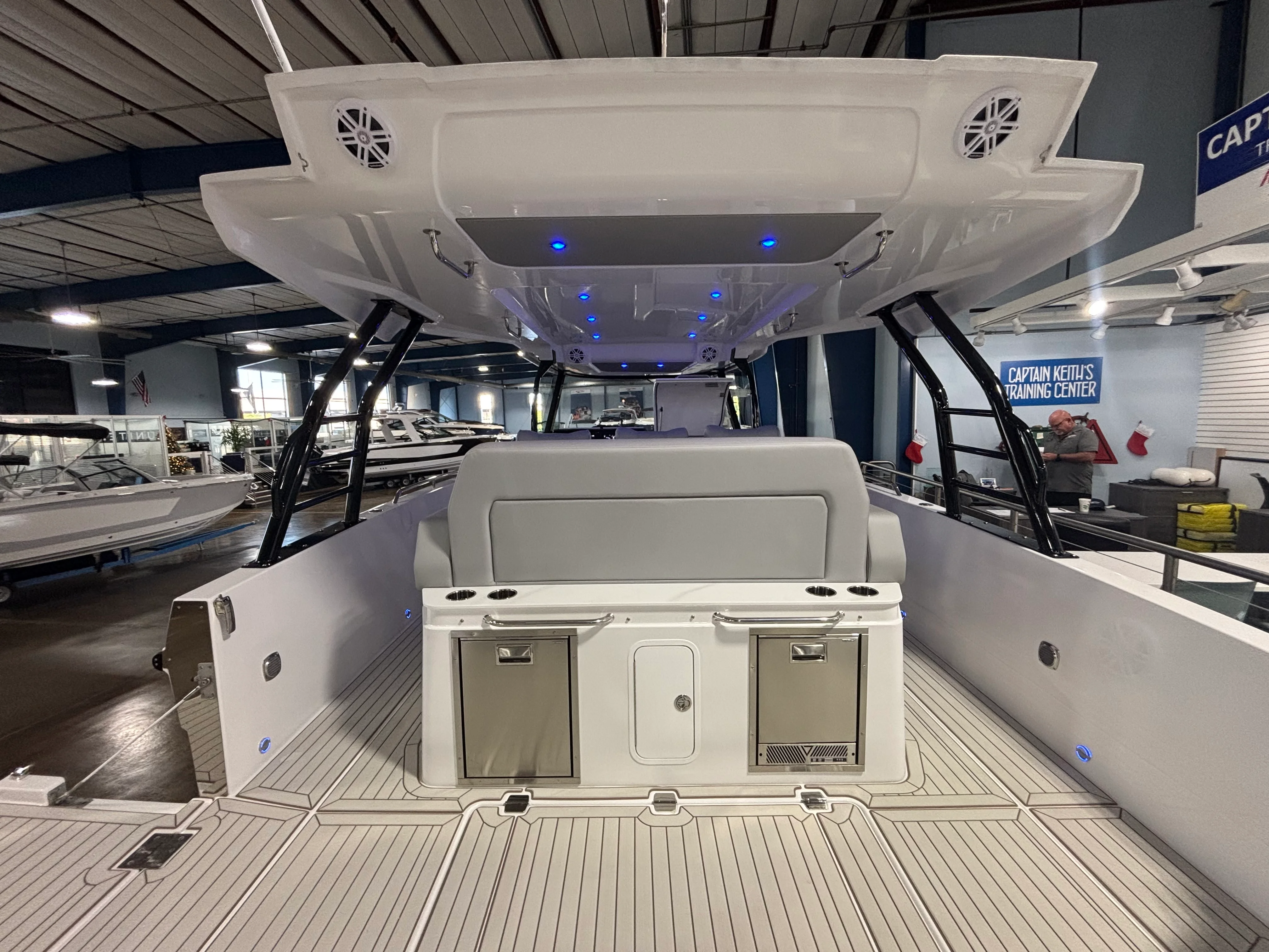 2026 Cruisers Yachts 38 VTR Image Thumbnail #13